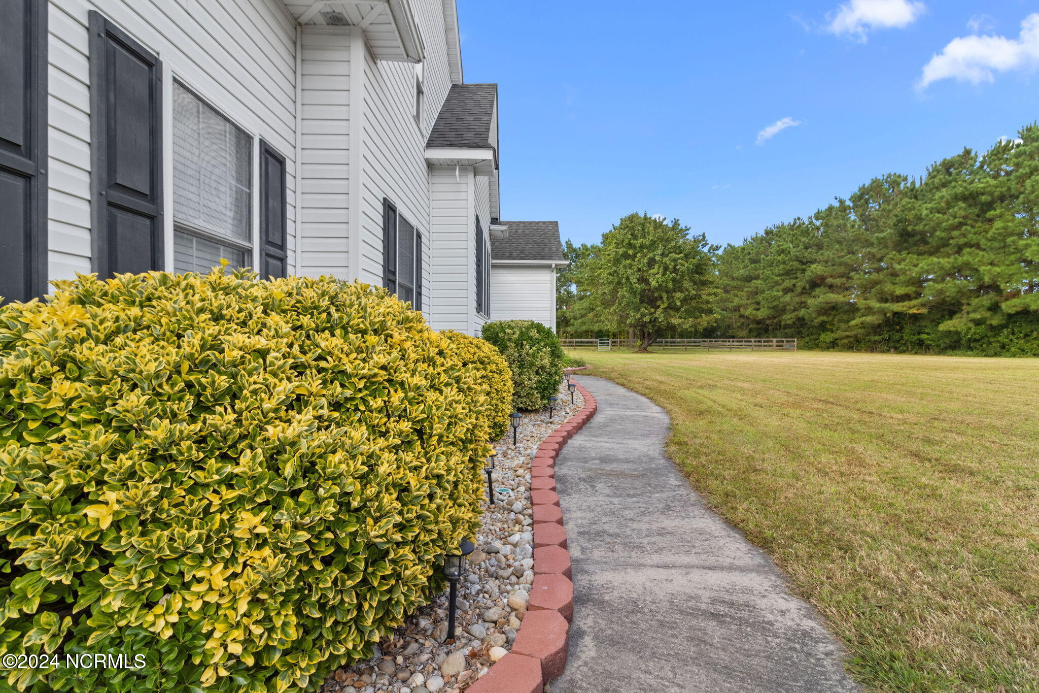 220 Old Jury Road Property Photo 5
