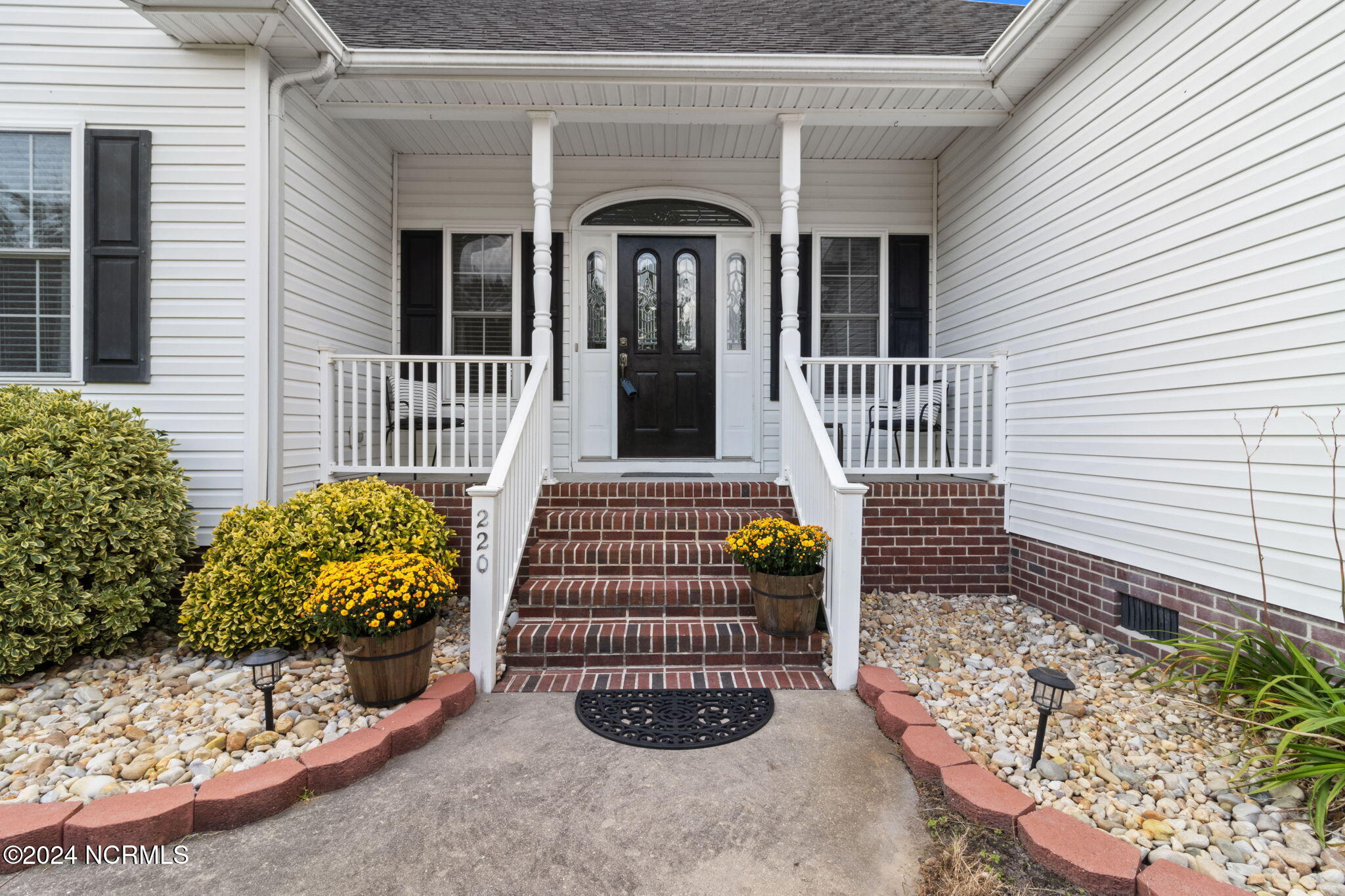 220 Old Jury Road Property Photo 6