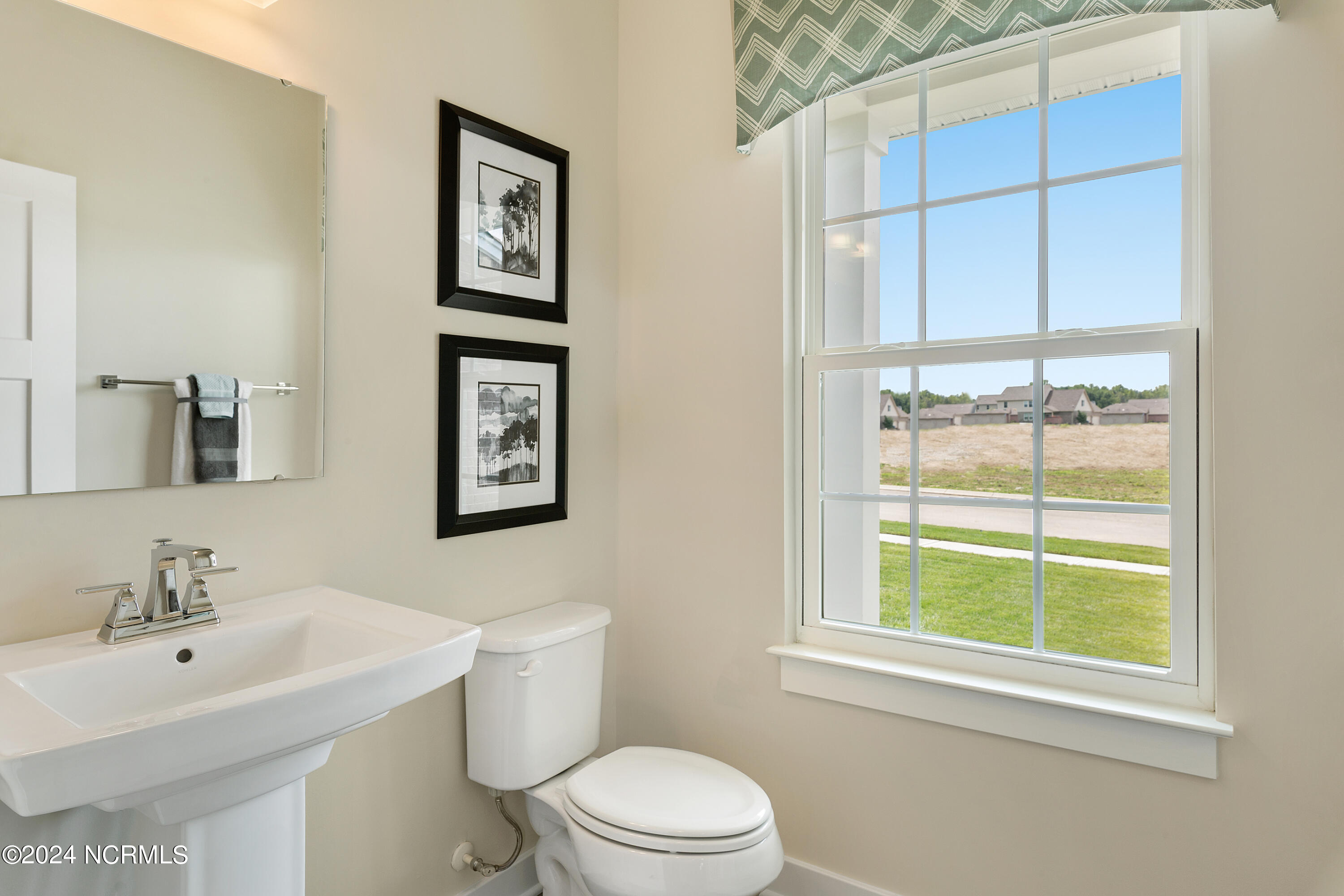 1234 Middle Crest Drive Property Photo 16
