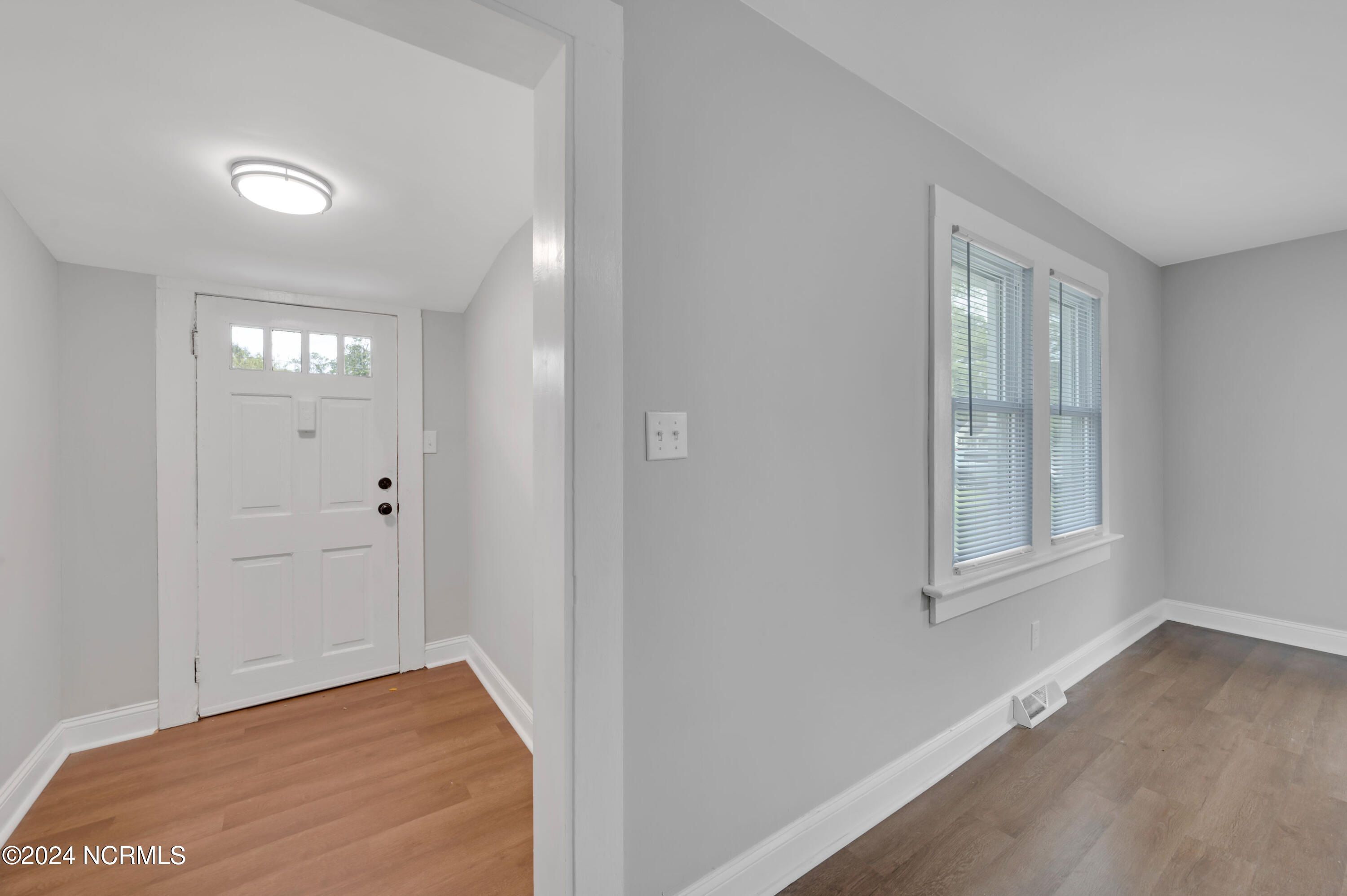 309 E 12th Street Property Photo 4