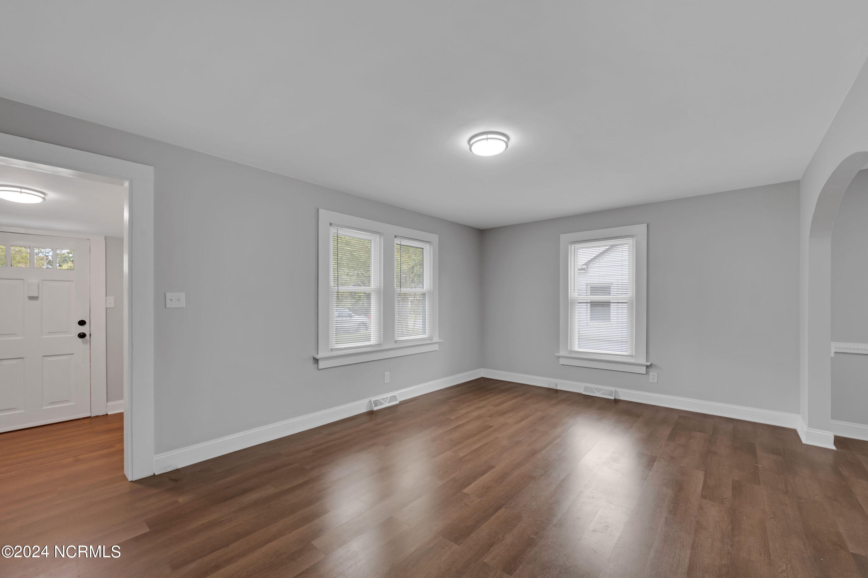 309 E 12th Street Property Photo 5