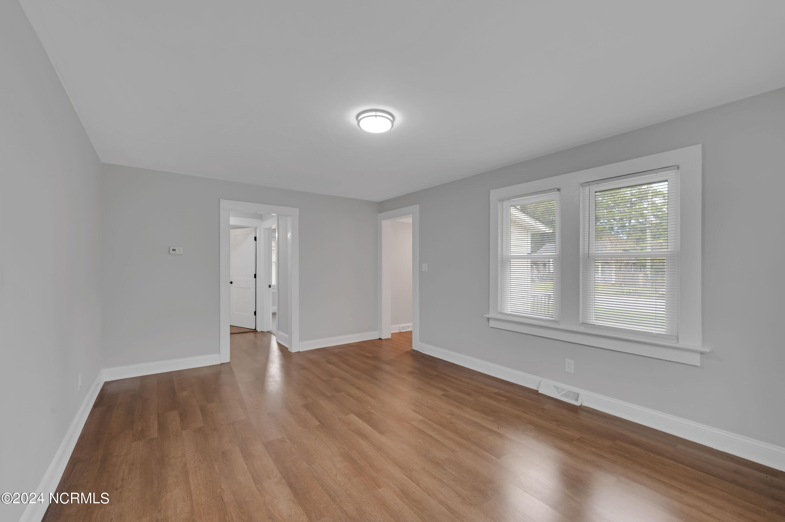 309 E 12th Street Property Photo 8
