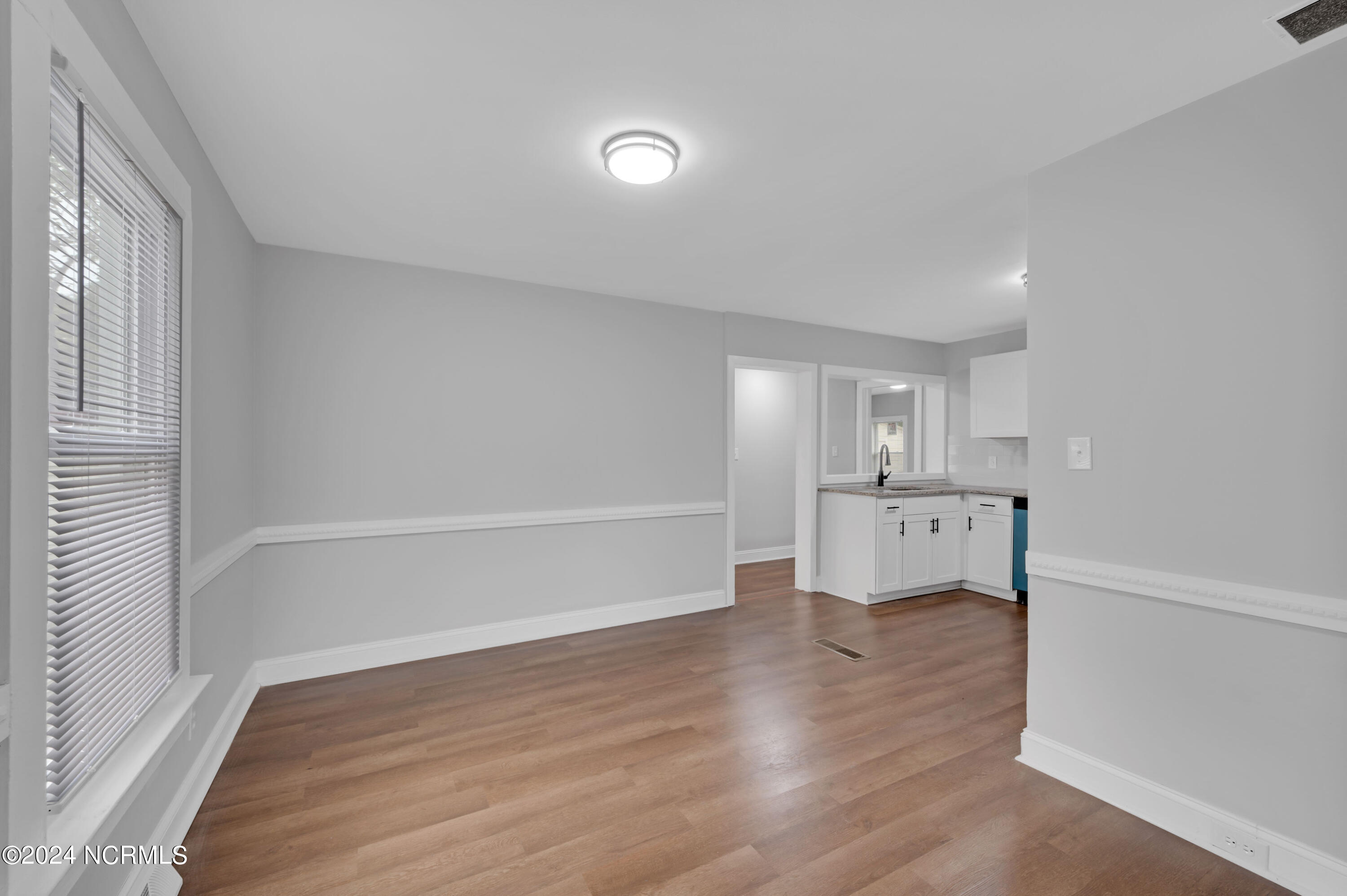 309 E 12th Street Property Photo 9