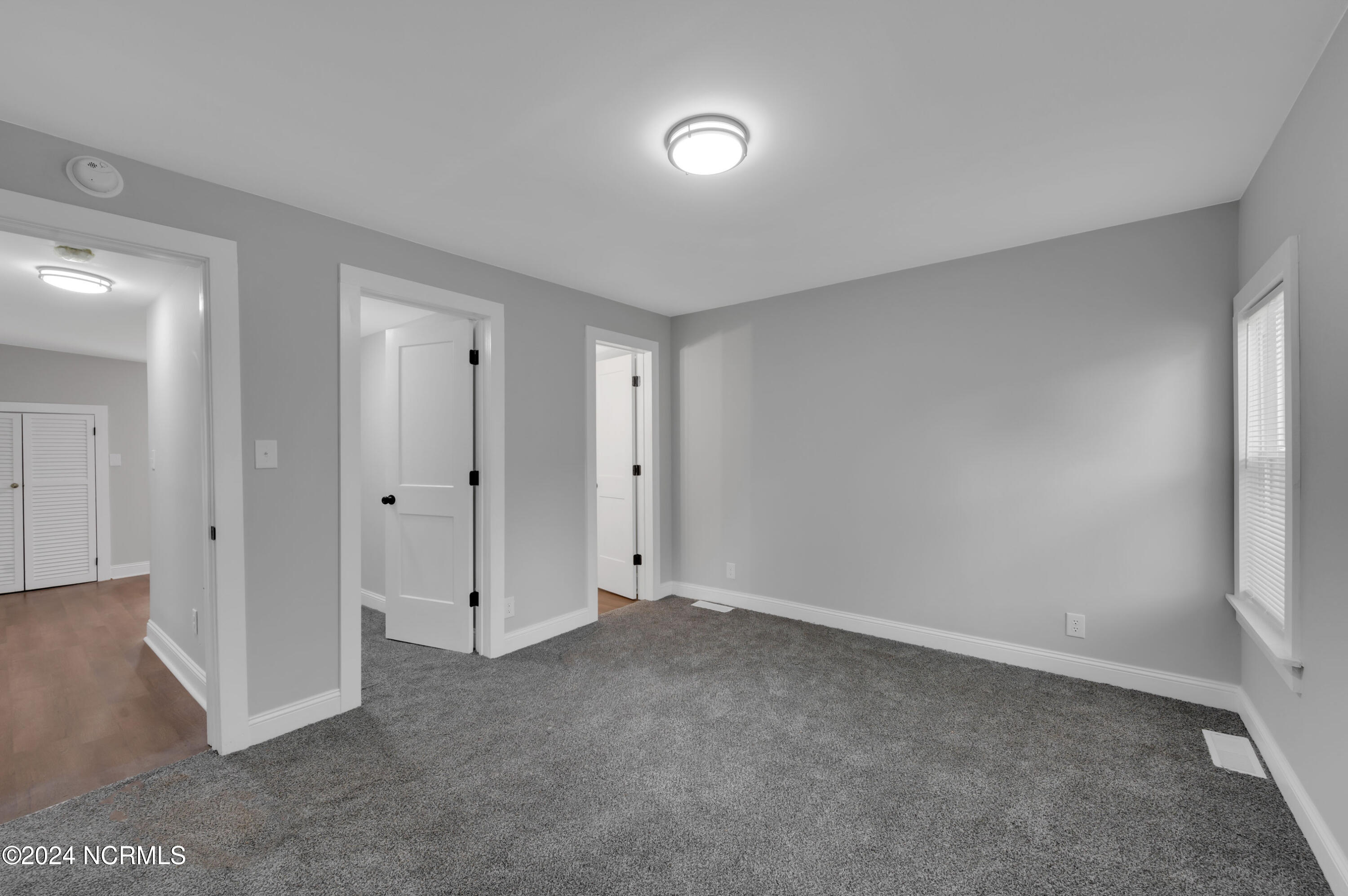309 E 12th Street Property Photo 15