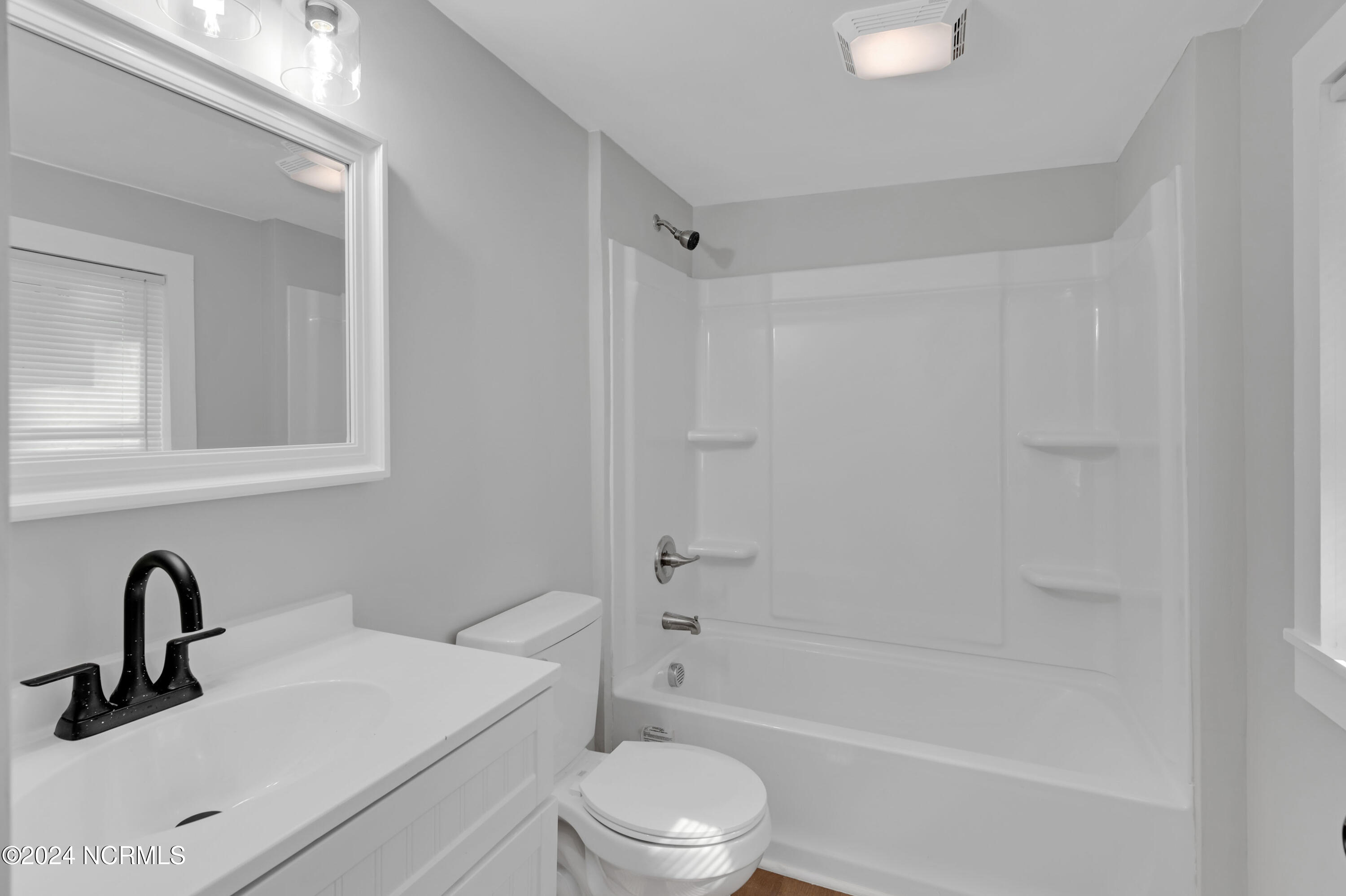 309 E 12th Street Property Photo 17