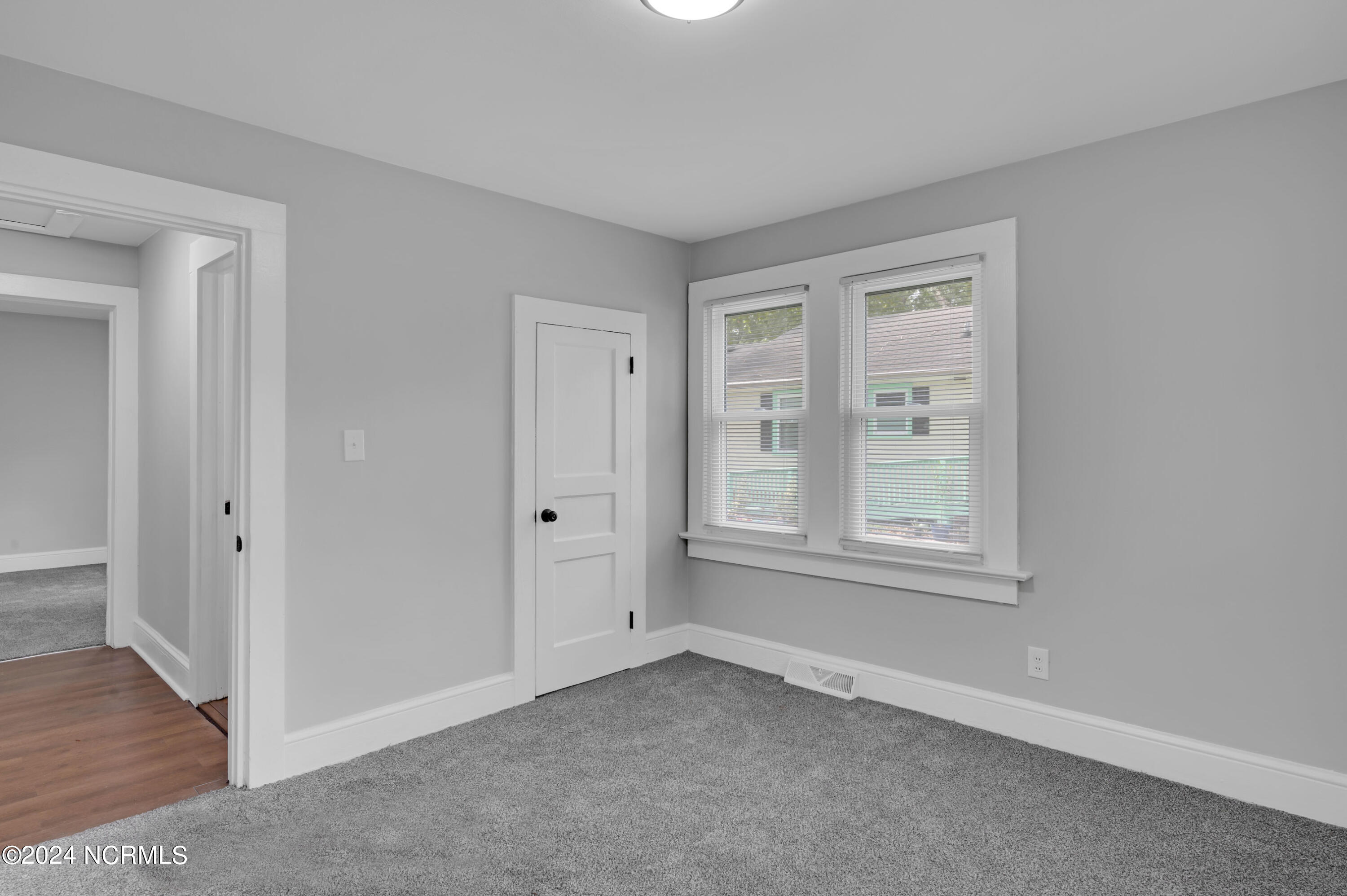 309 E 12th Street Property Photo 21