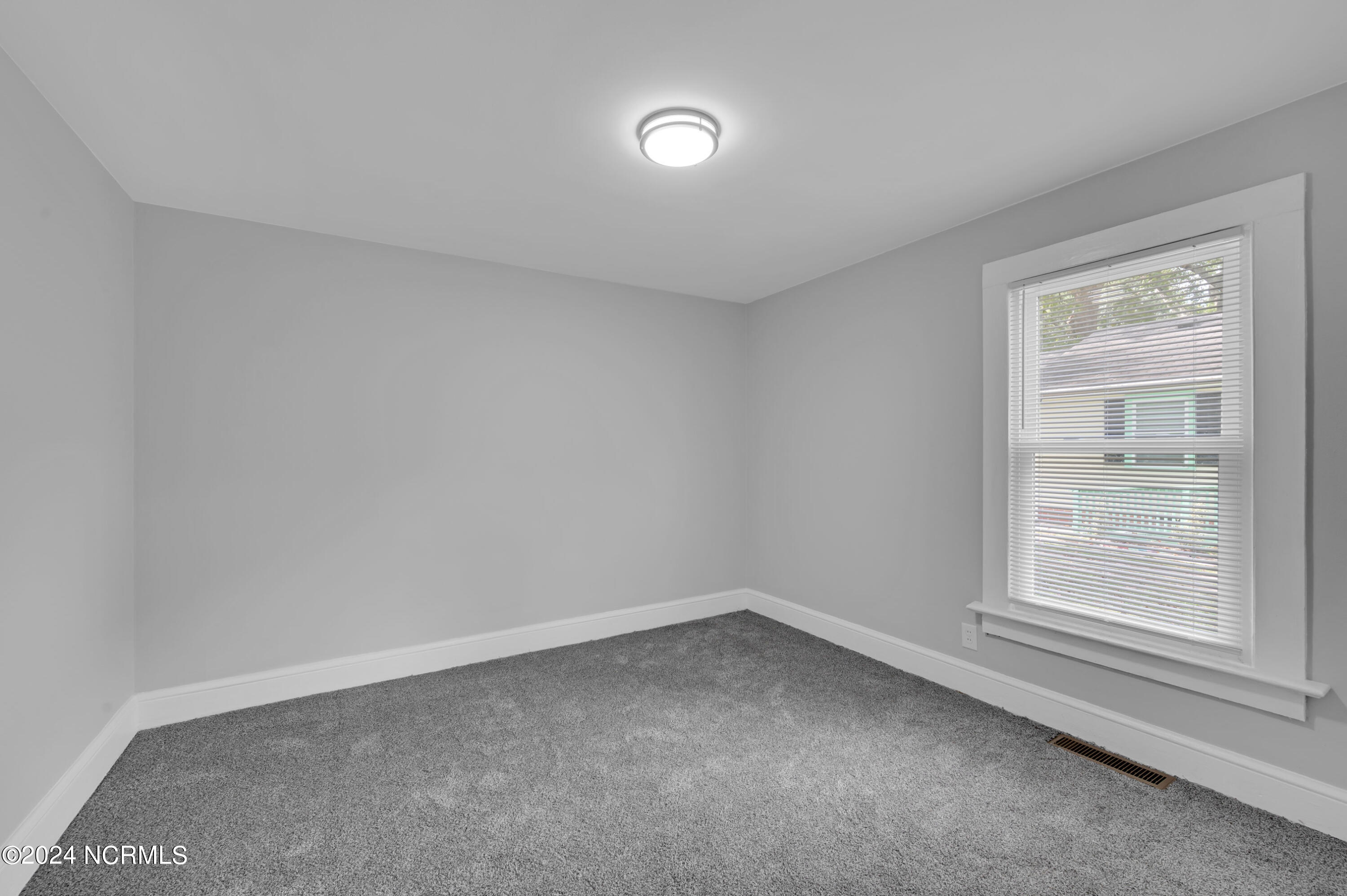 309 E 12th Street Property Photo 24