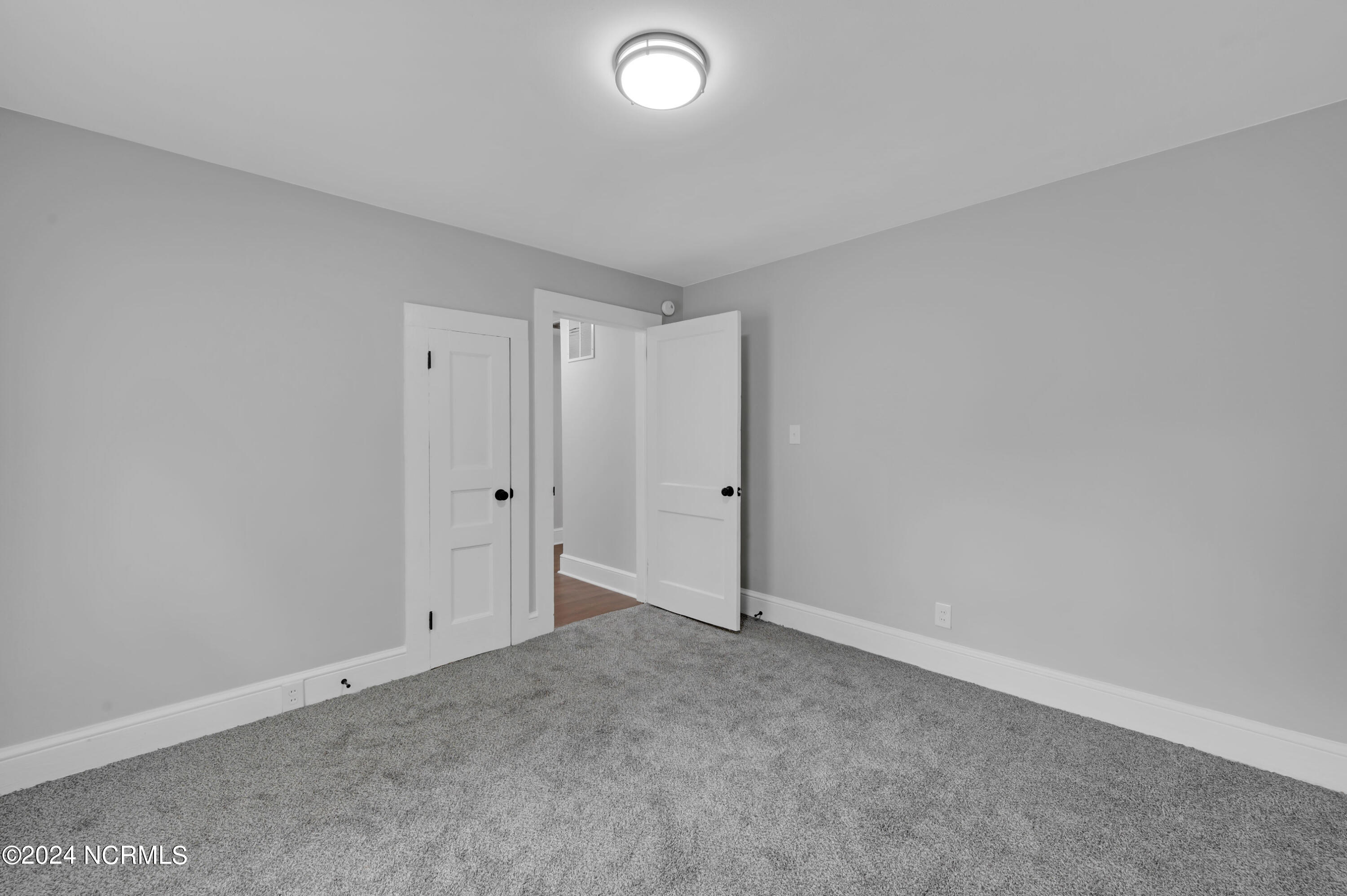 309 E 12th Street Property Photo 26
