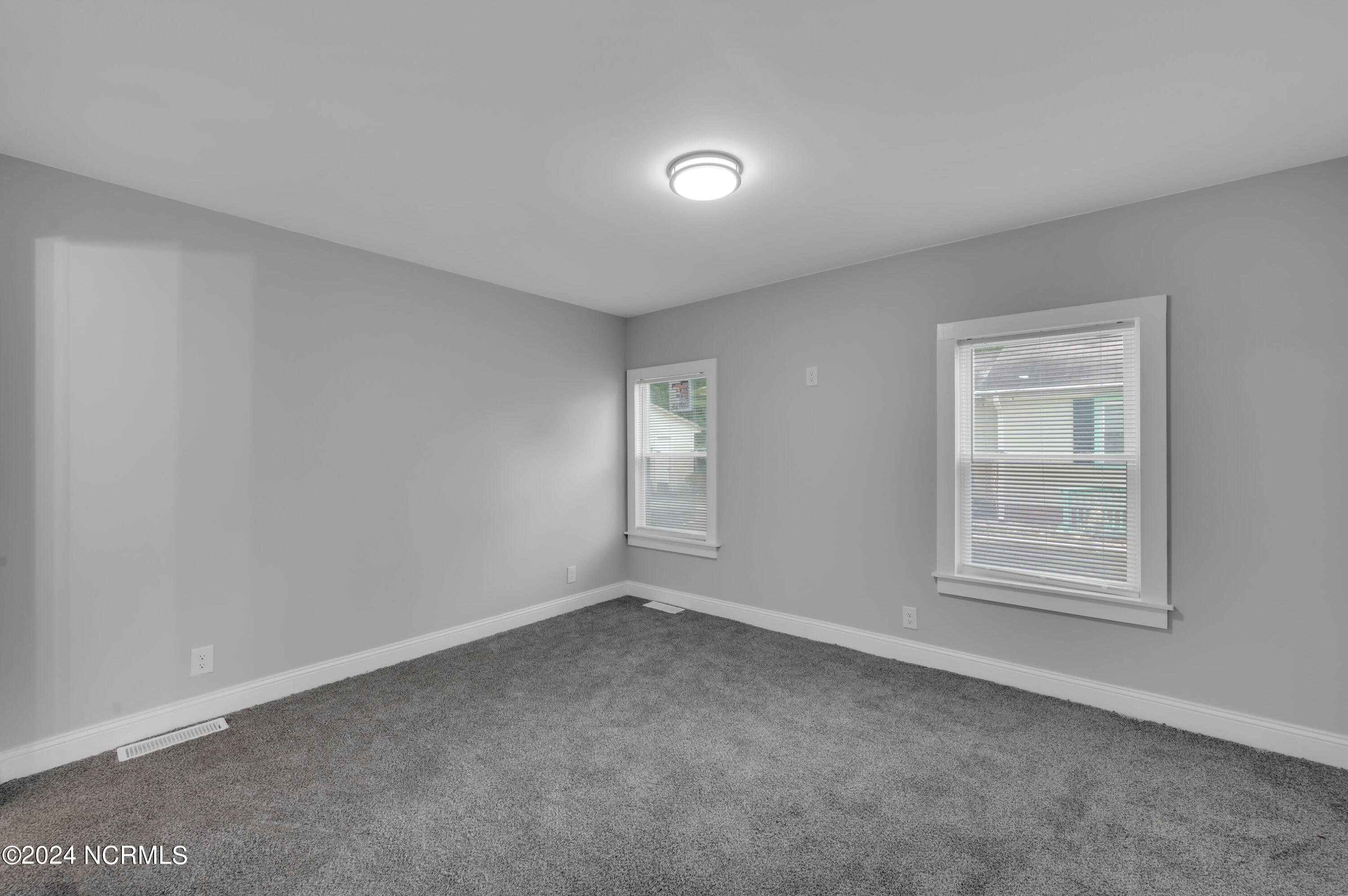 309 E 12th Street Property Photo 27