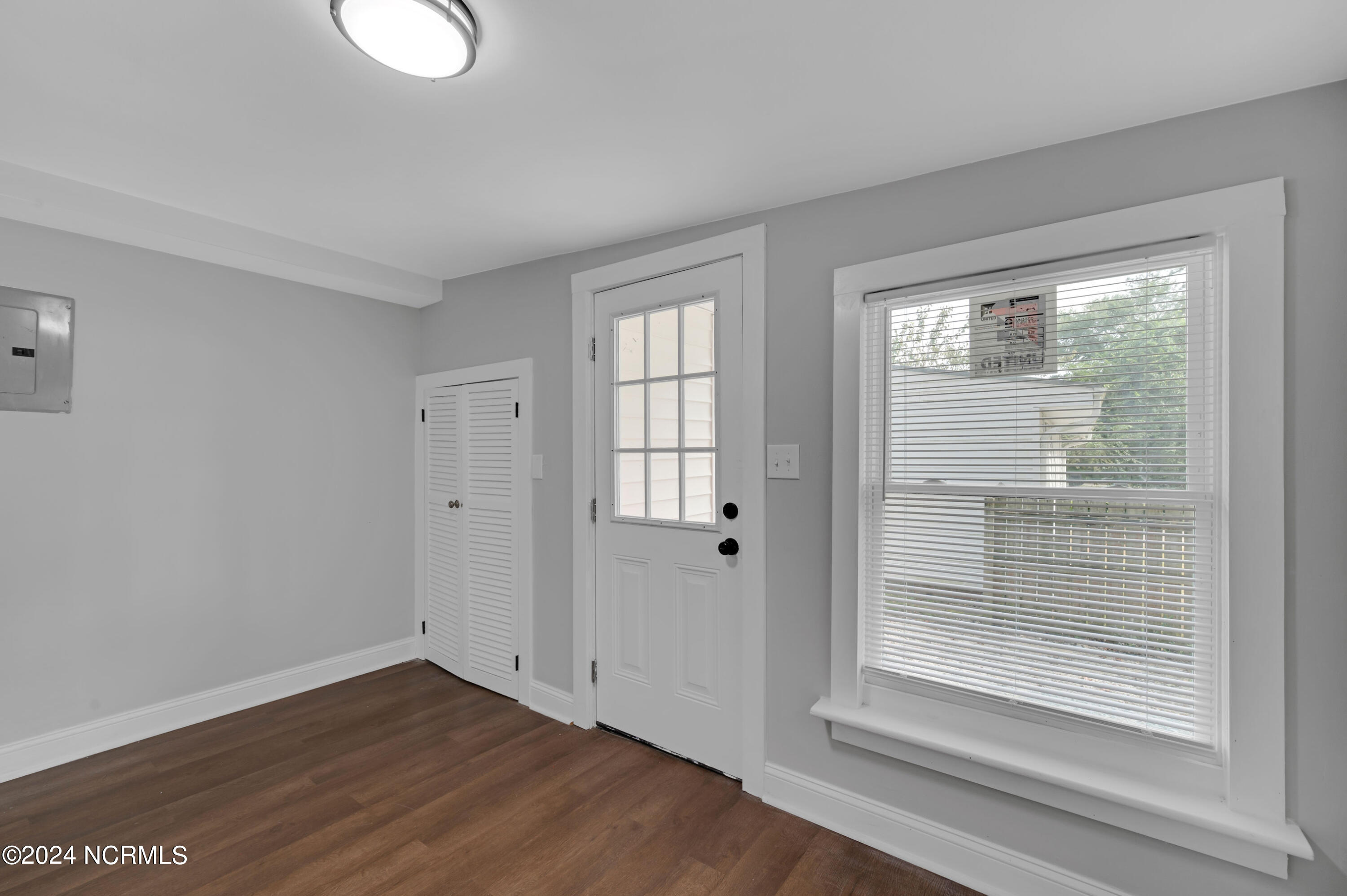309 E 12th Street Property Photo 29