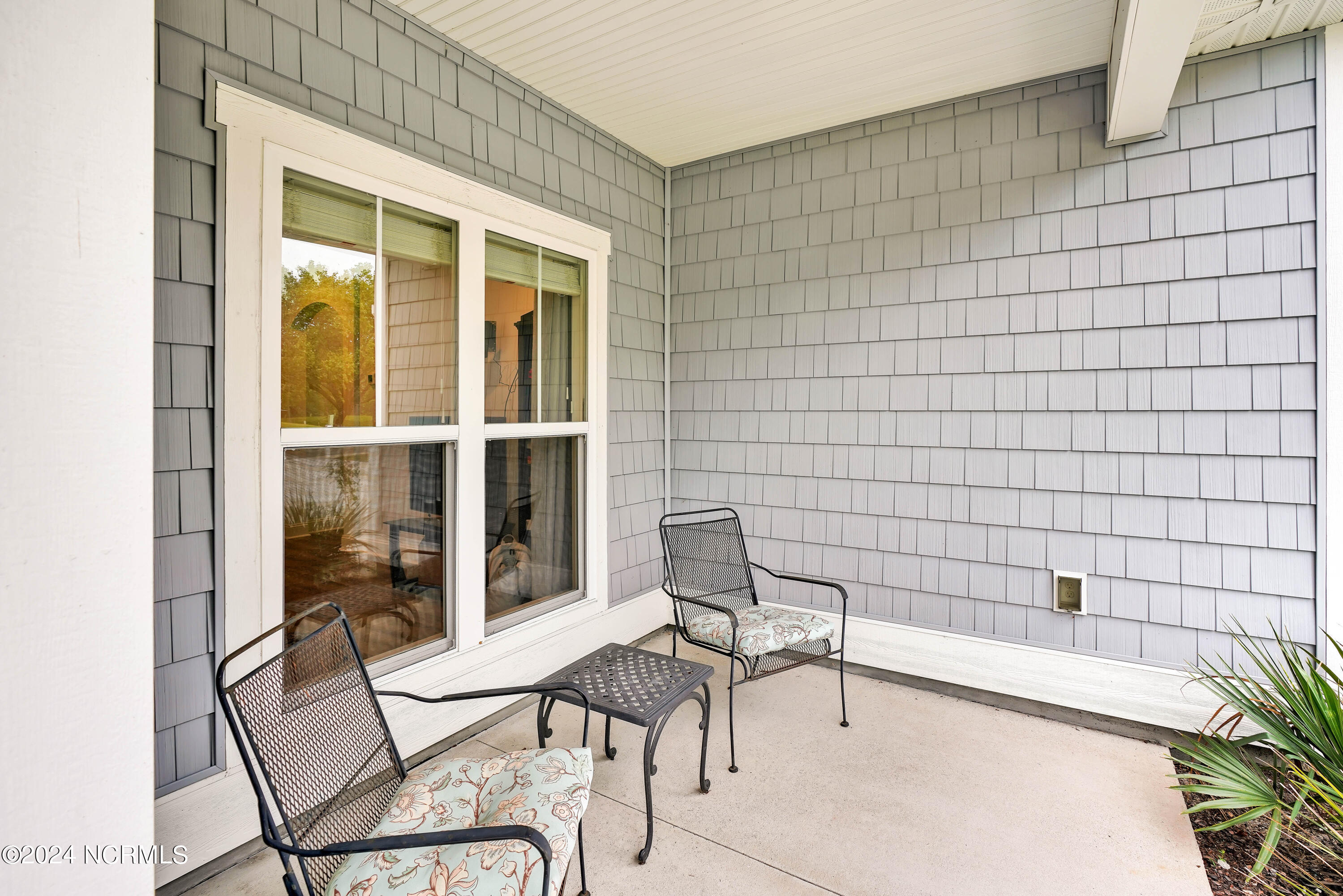 387 Beau Rivage Drive Property Photo 2
