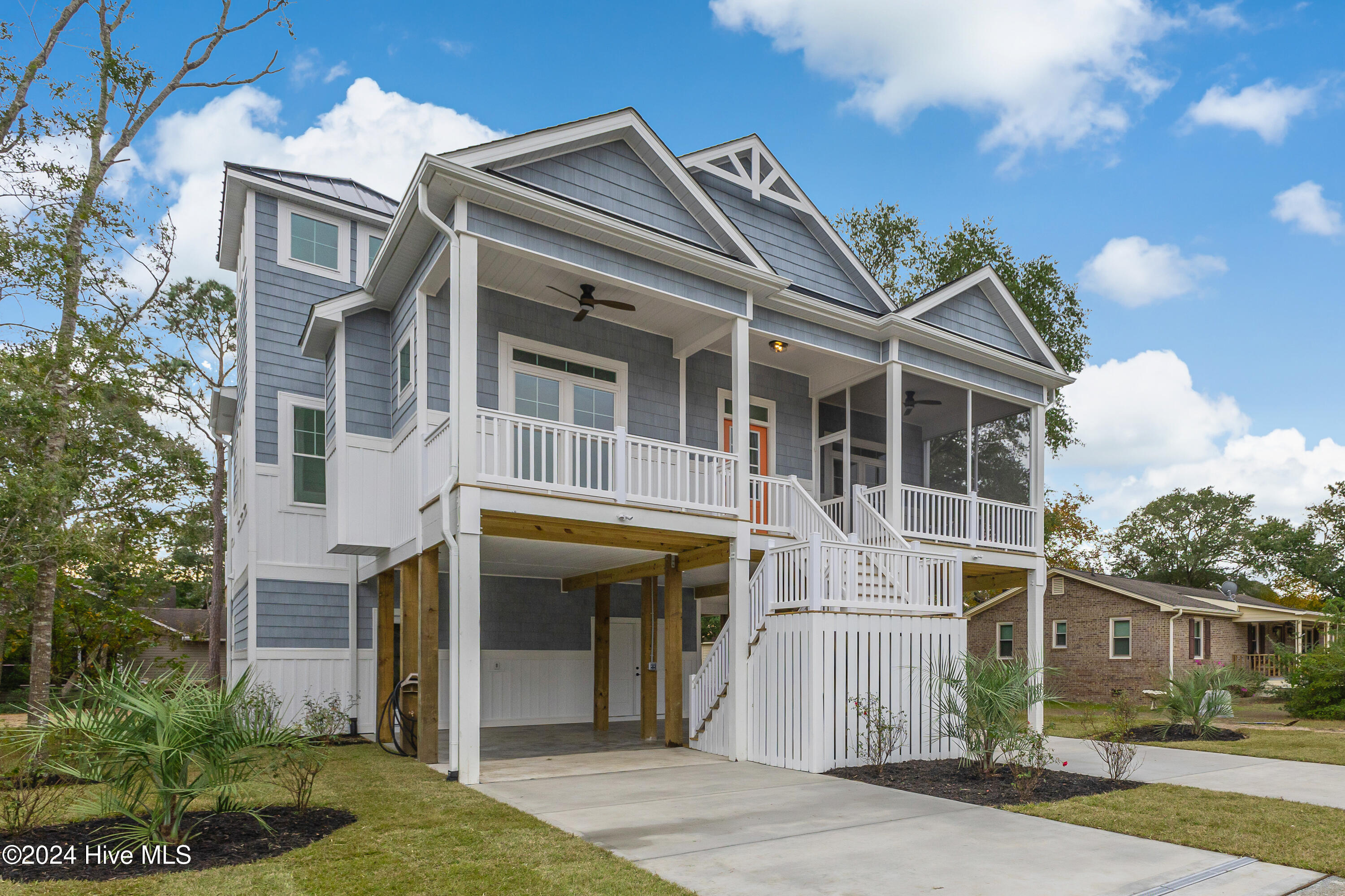 1605 E Oak Island Drive Property Photo 1