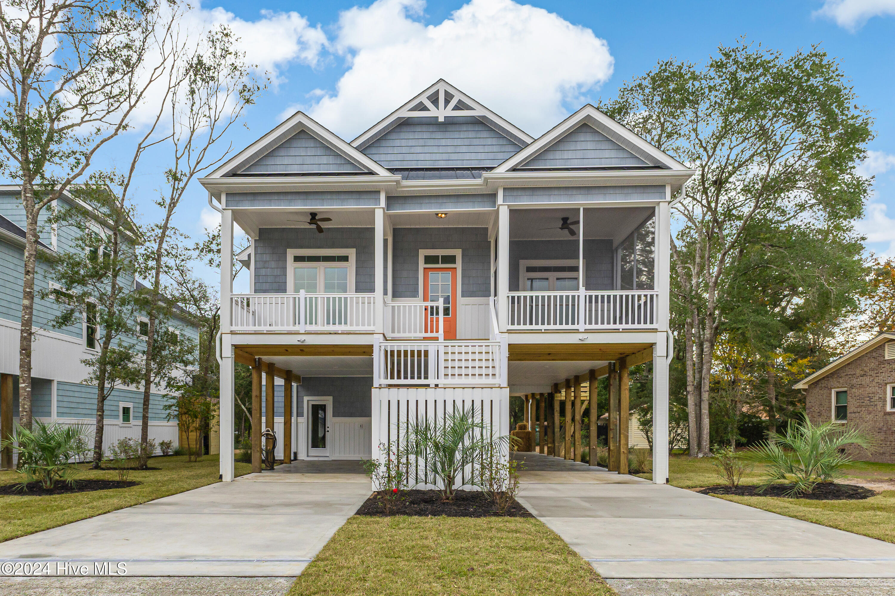 1605 E Oak Island Drive Property Photo 3