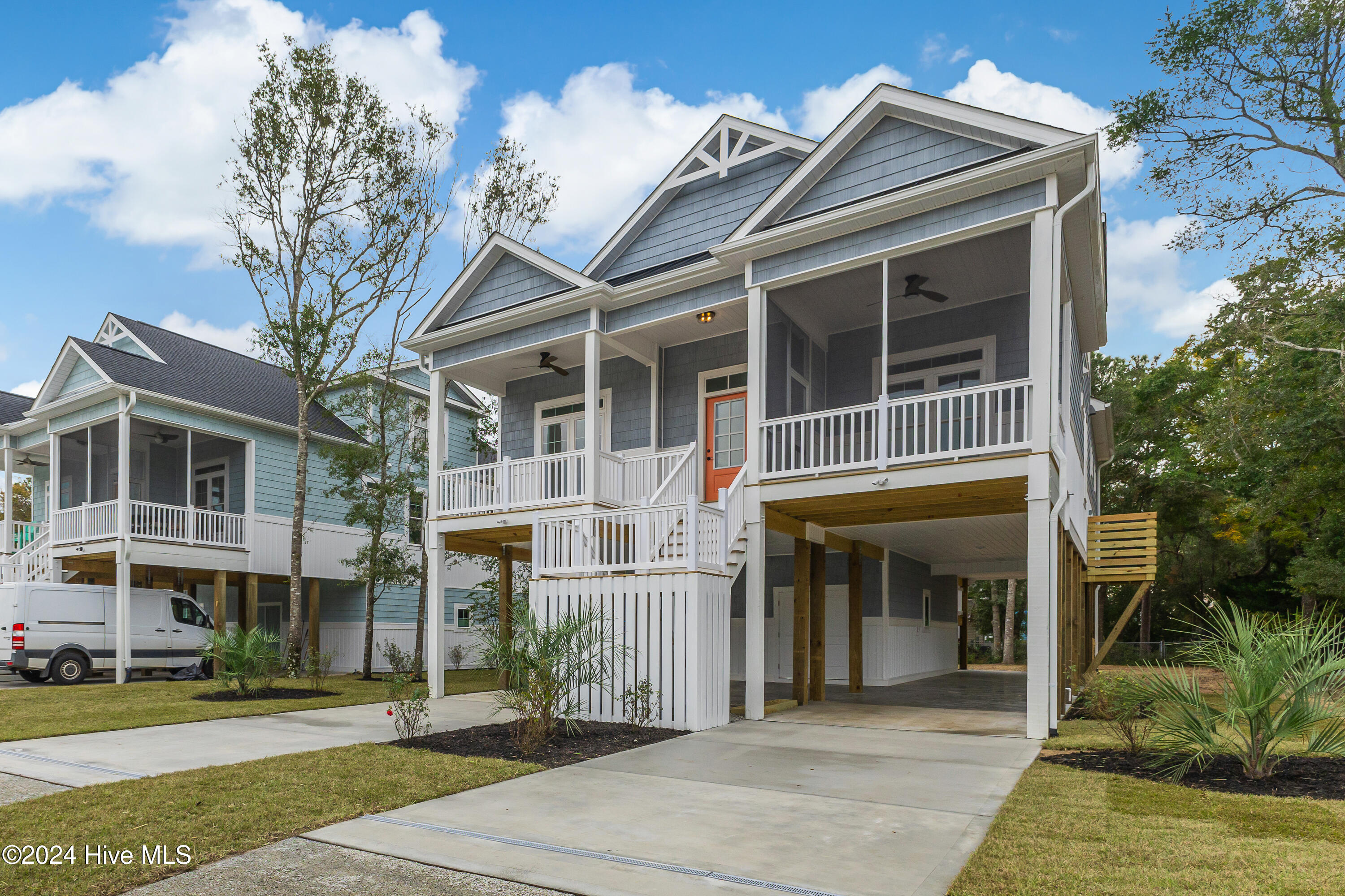 1605 E Oak Island Drive Property Photo 4