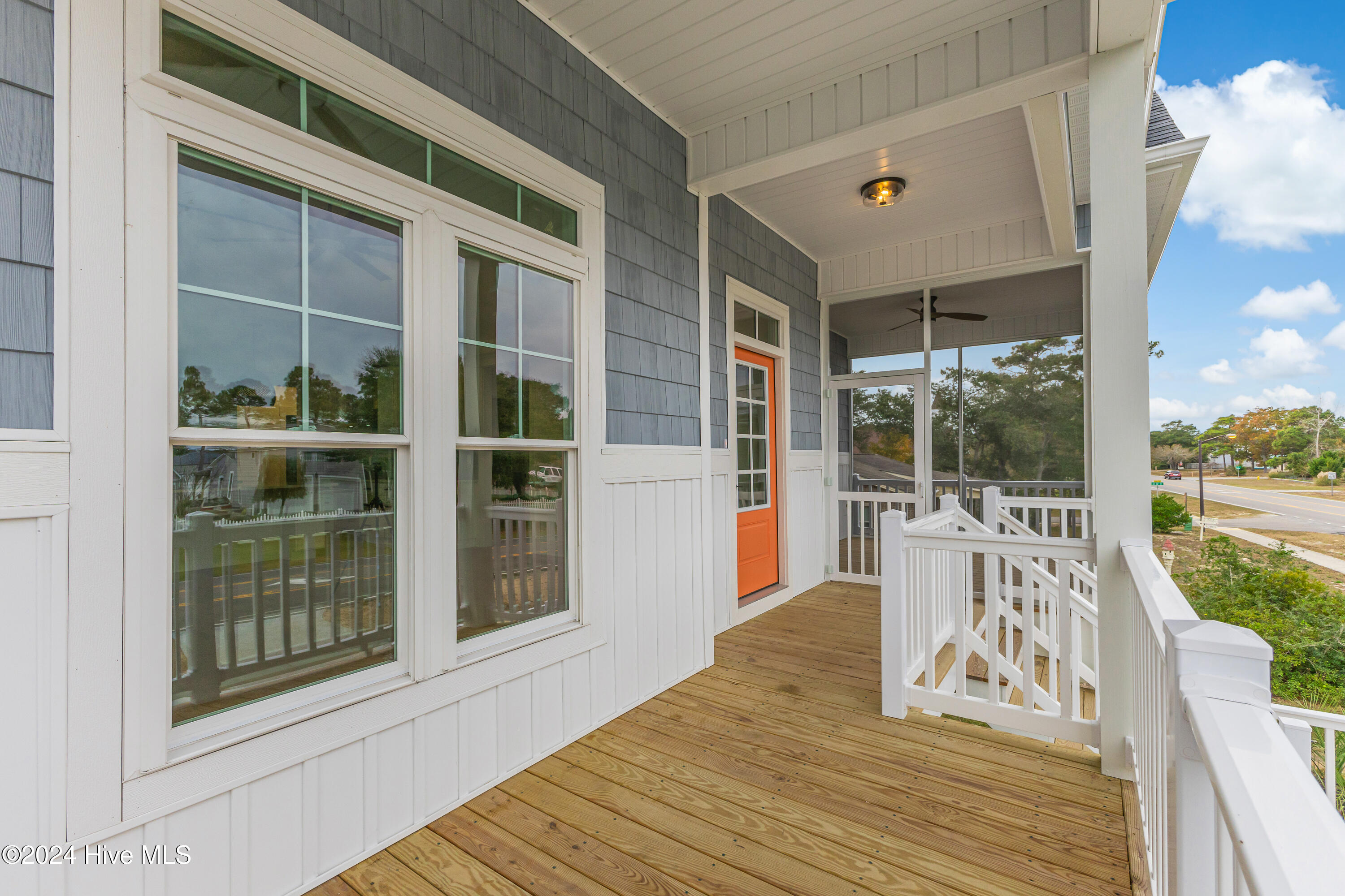 1605 E Oak Island Drive Property Photo 5