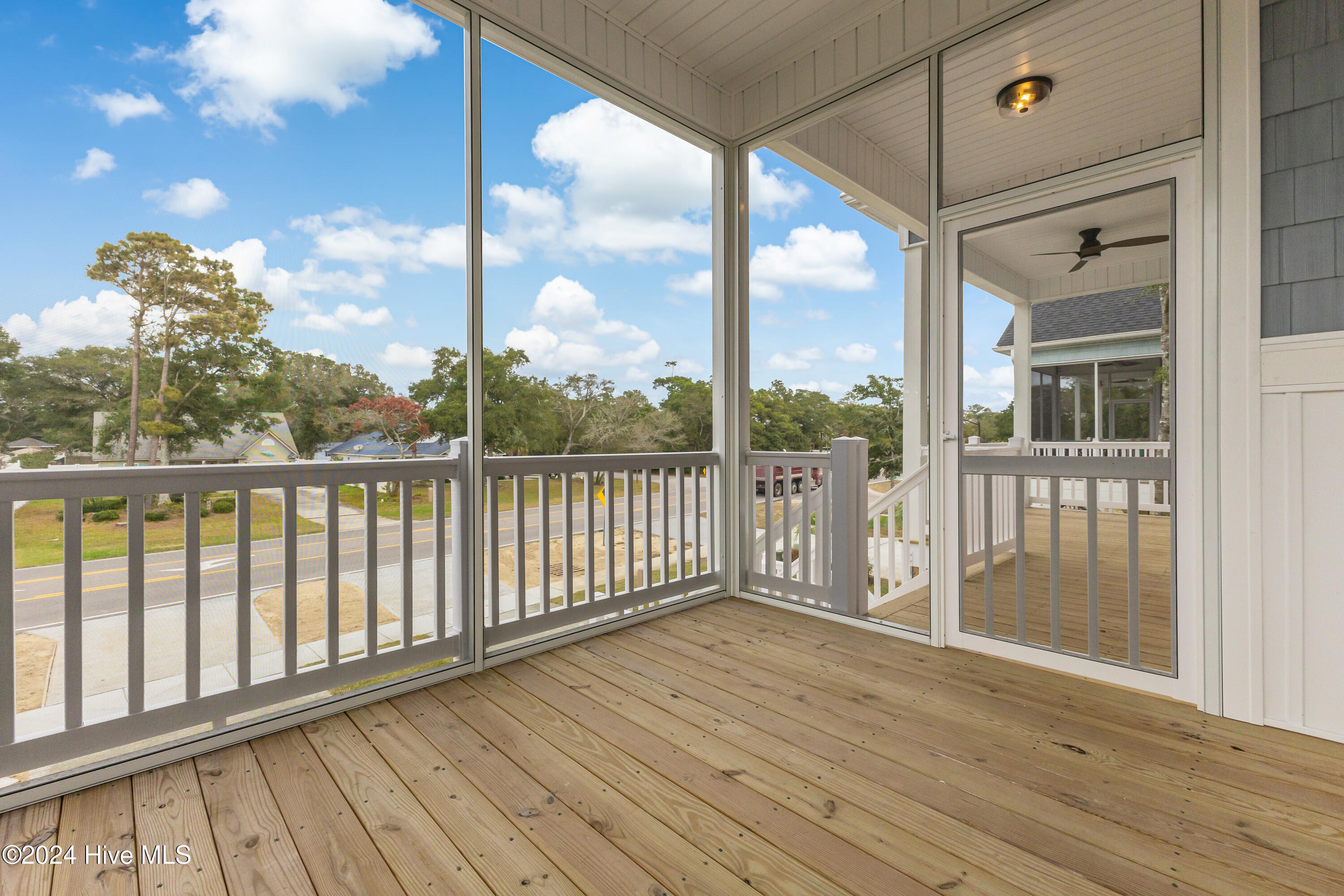 1605 E Oak Island Drive Property Photo 6