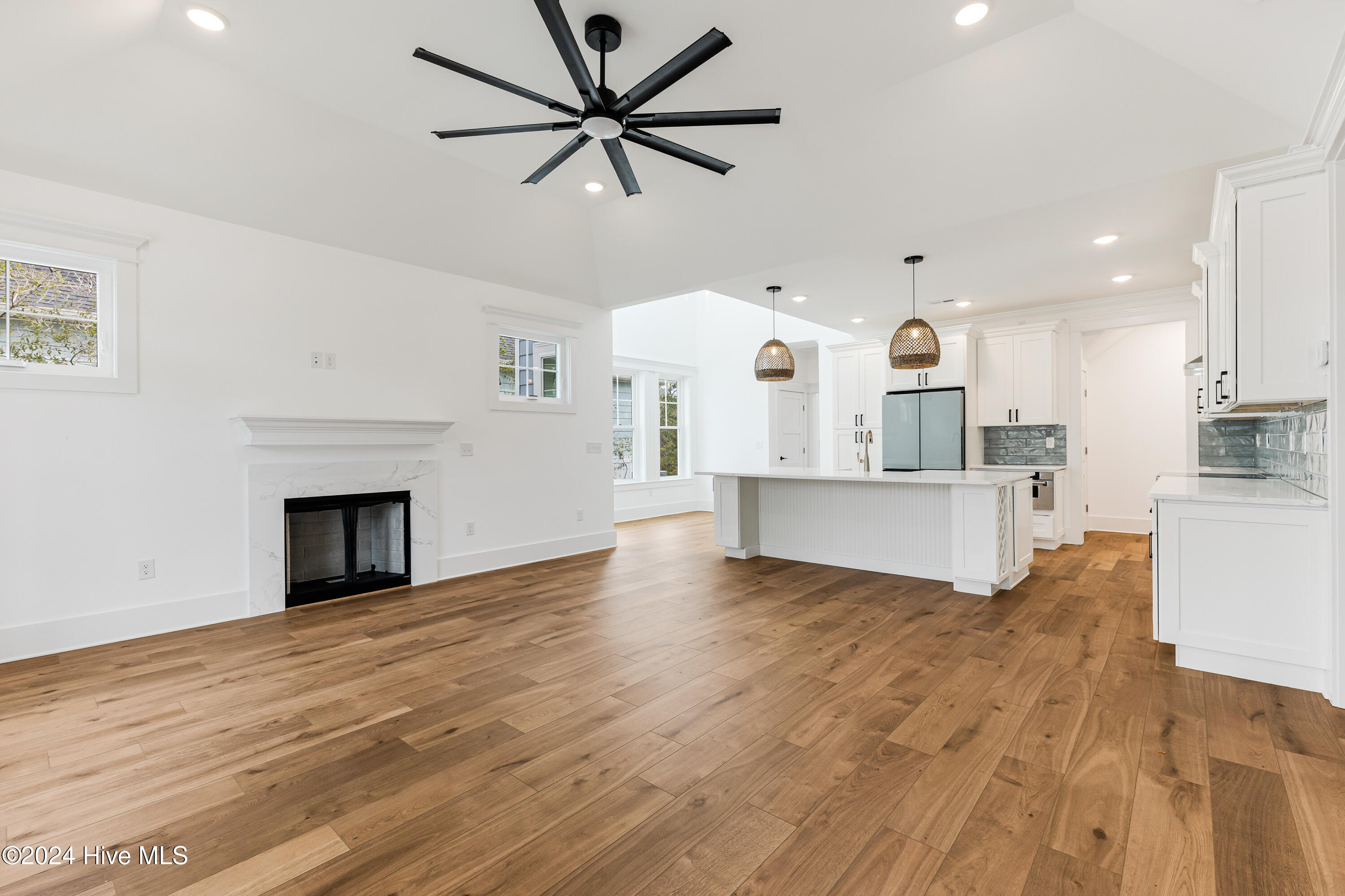 1605 E Oak Island Drive Property Photo 9