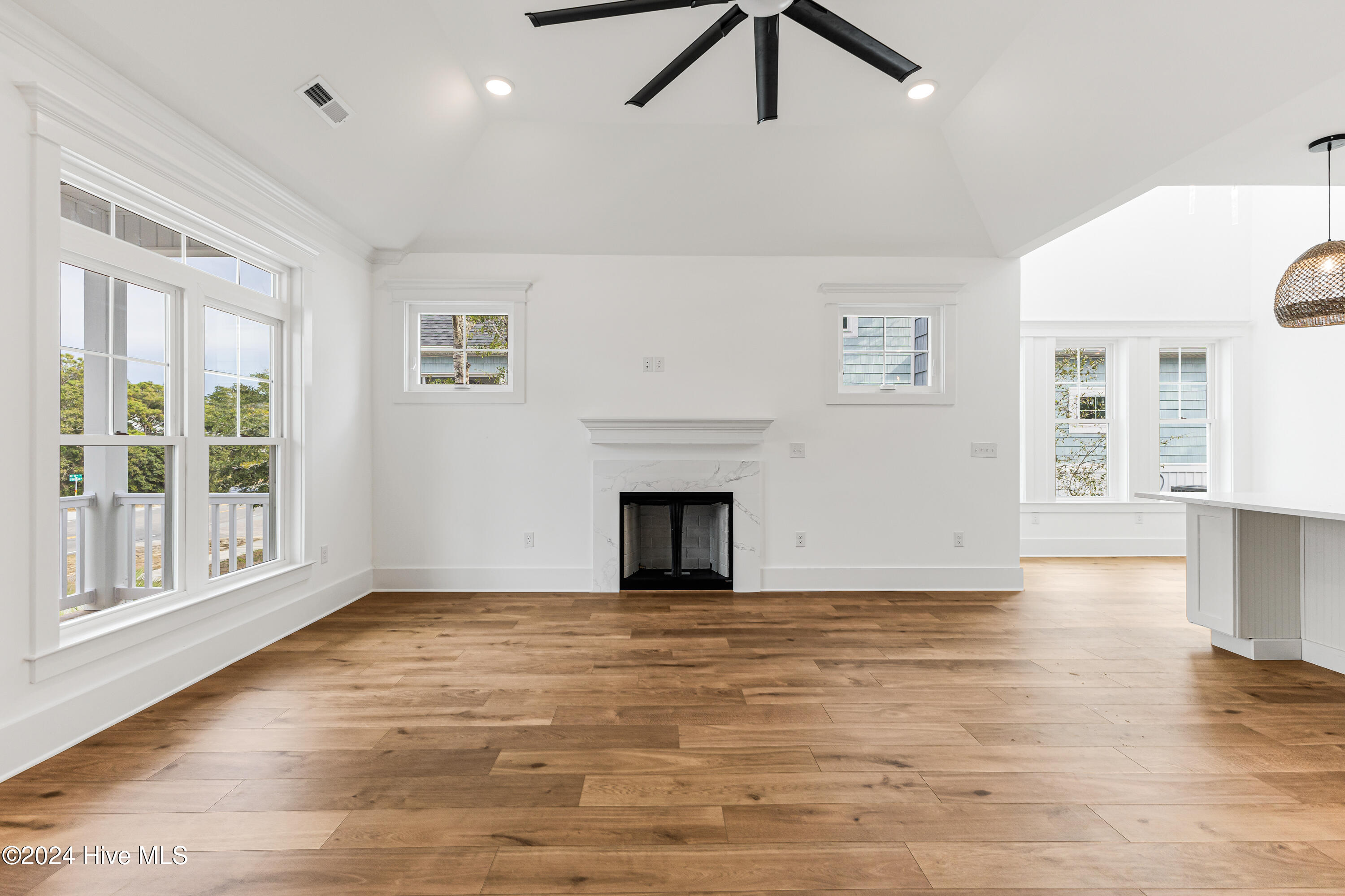 1605 E Oak Island Drive Property Photo 10