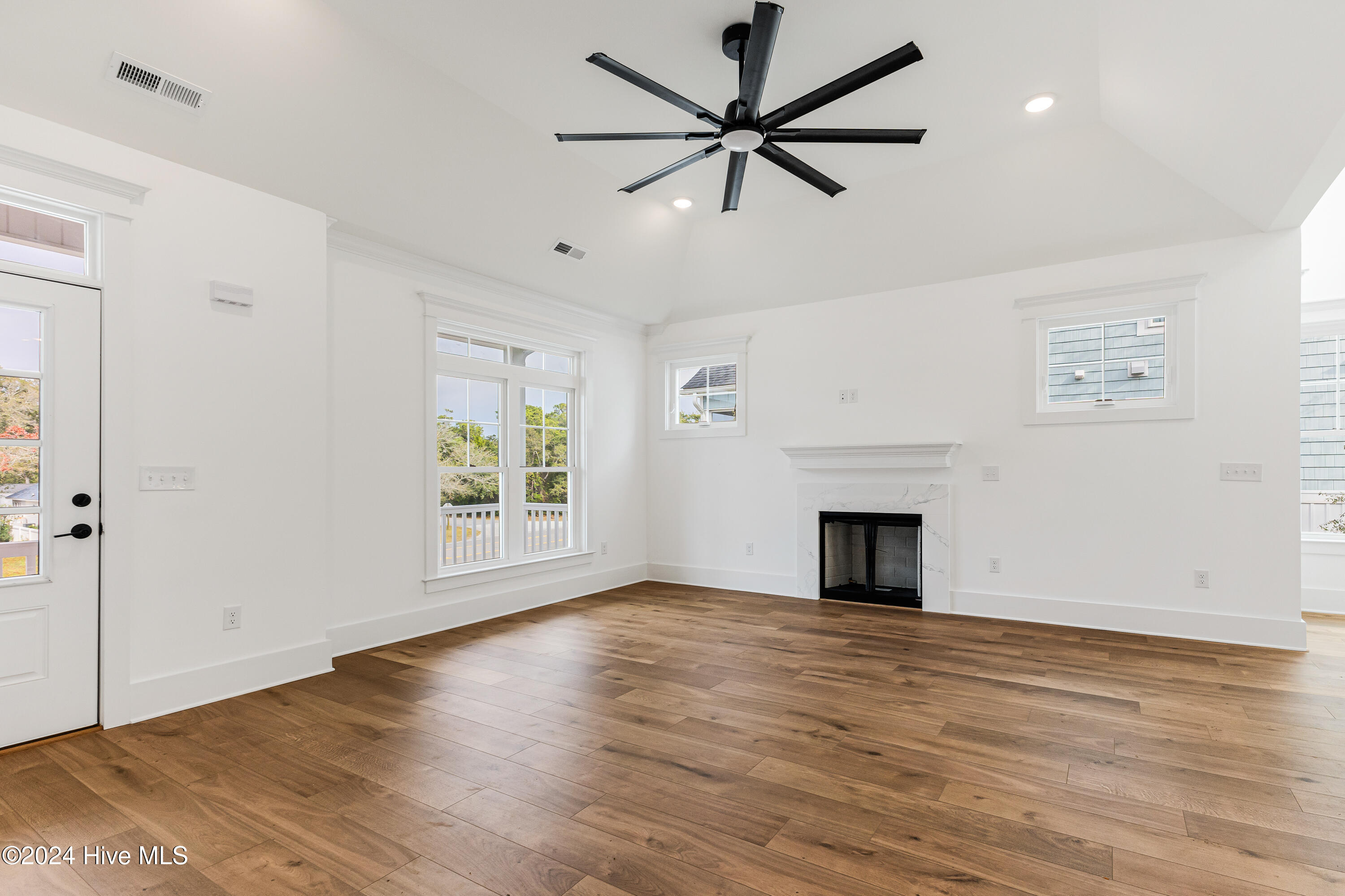 1605 E Oak Island Drive Property Photo 11