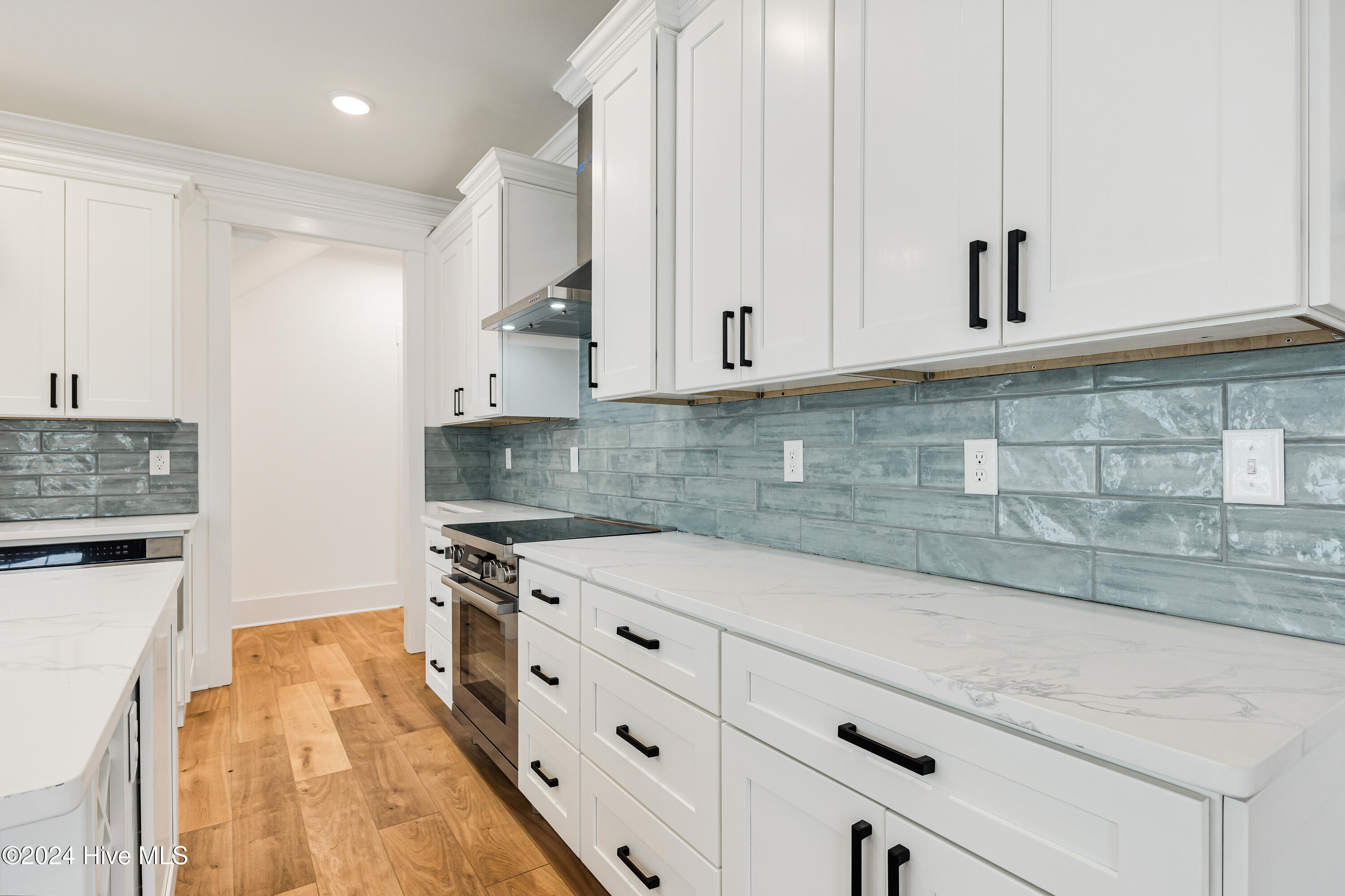 1605 E Oak Island Drive Property Photo 13