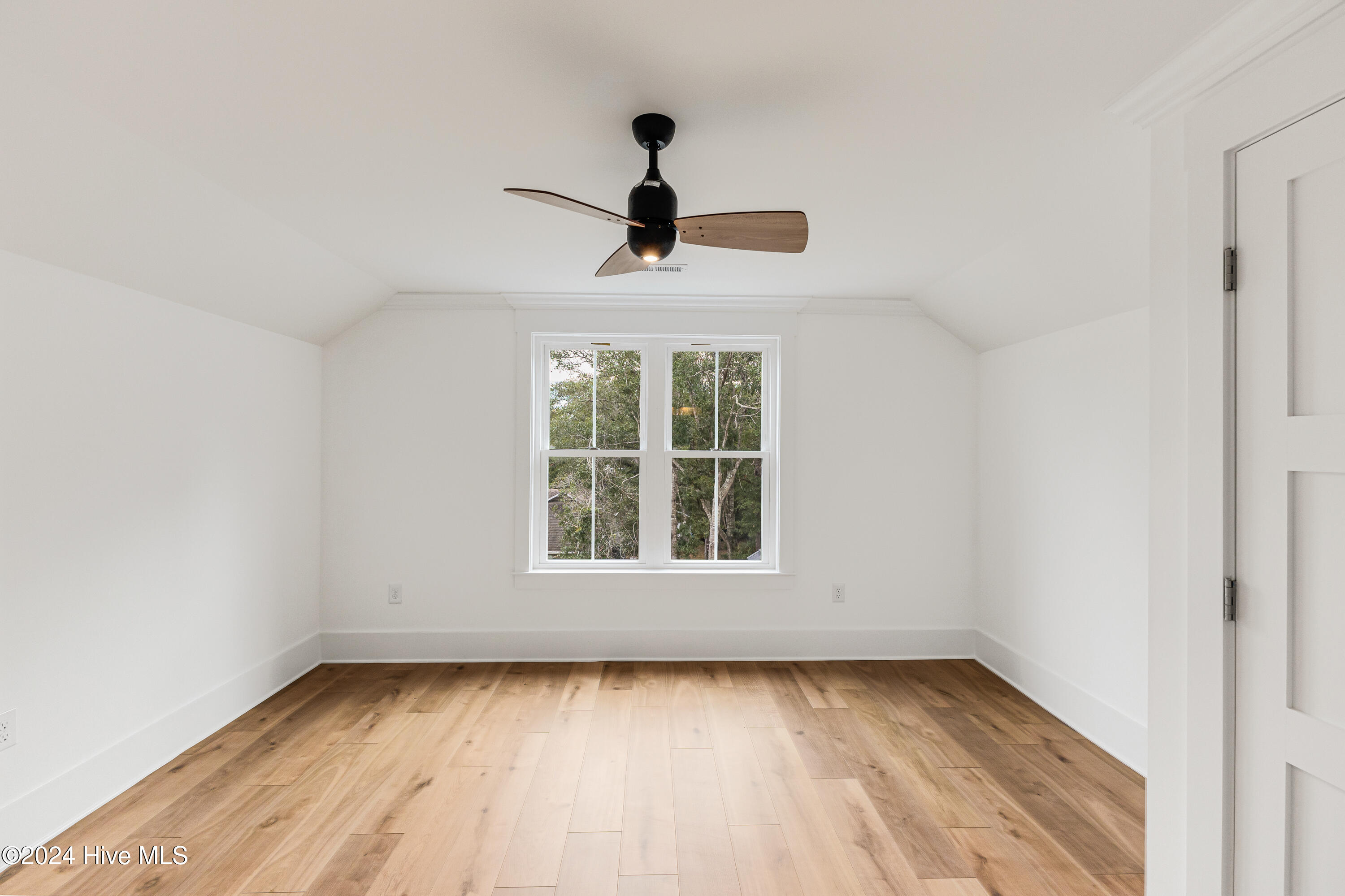 1605 E Oak Island Drive Property Photo 30
