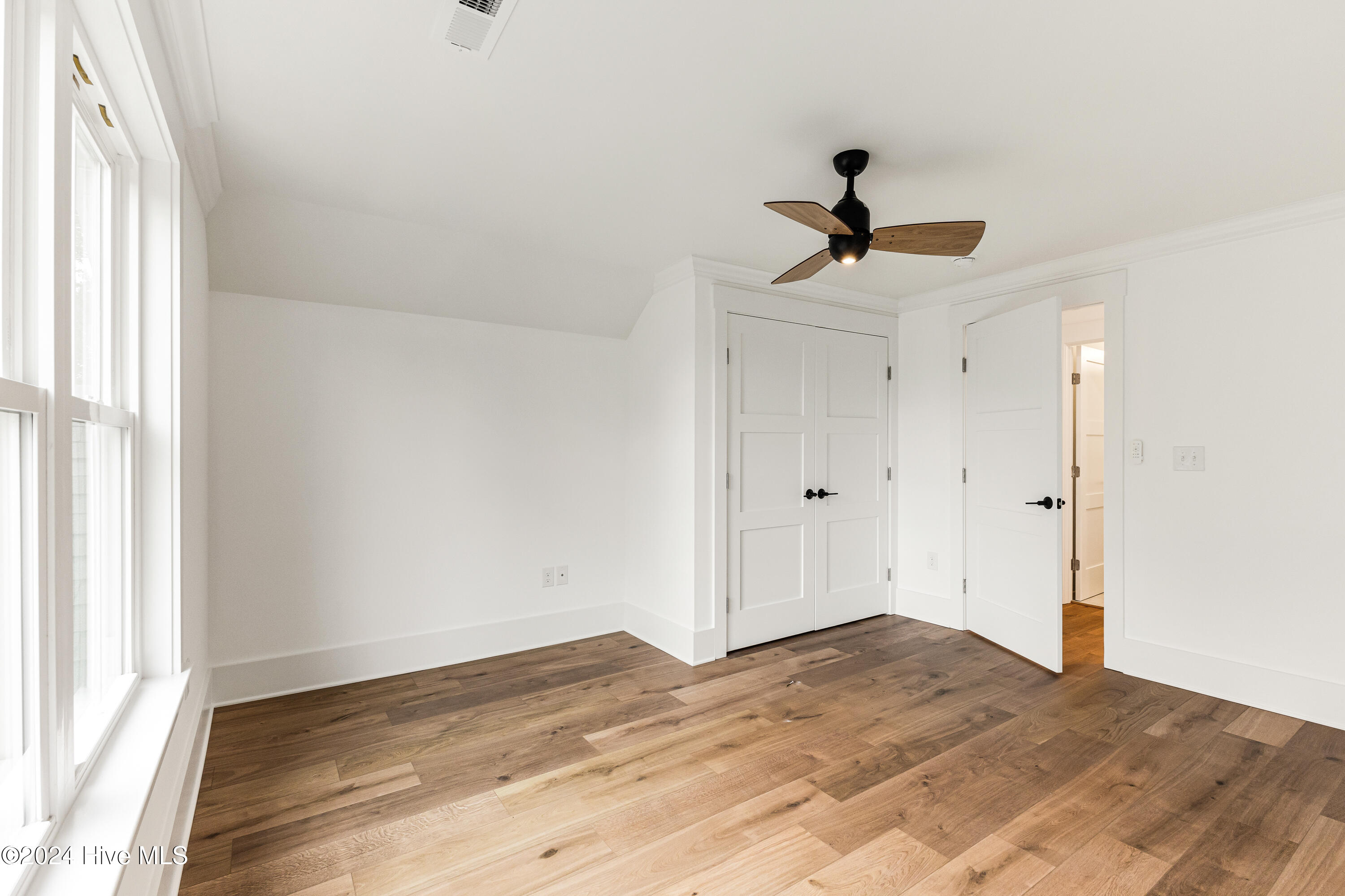 1605 E Oak Island Drive Property Photo 31