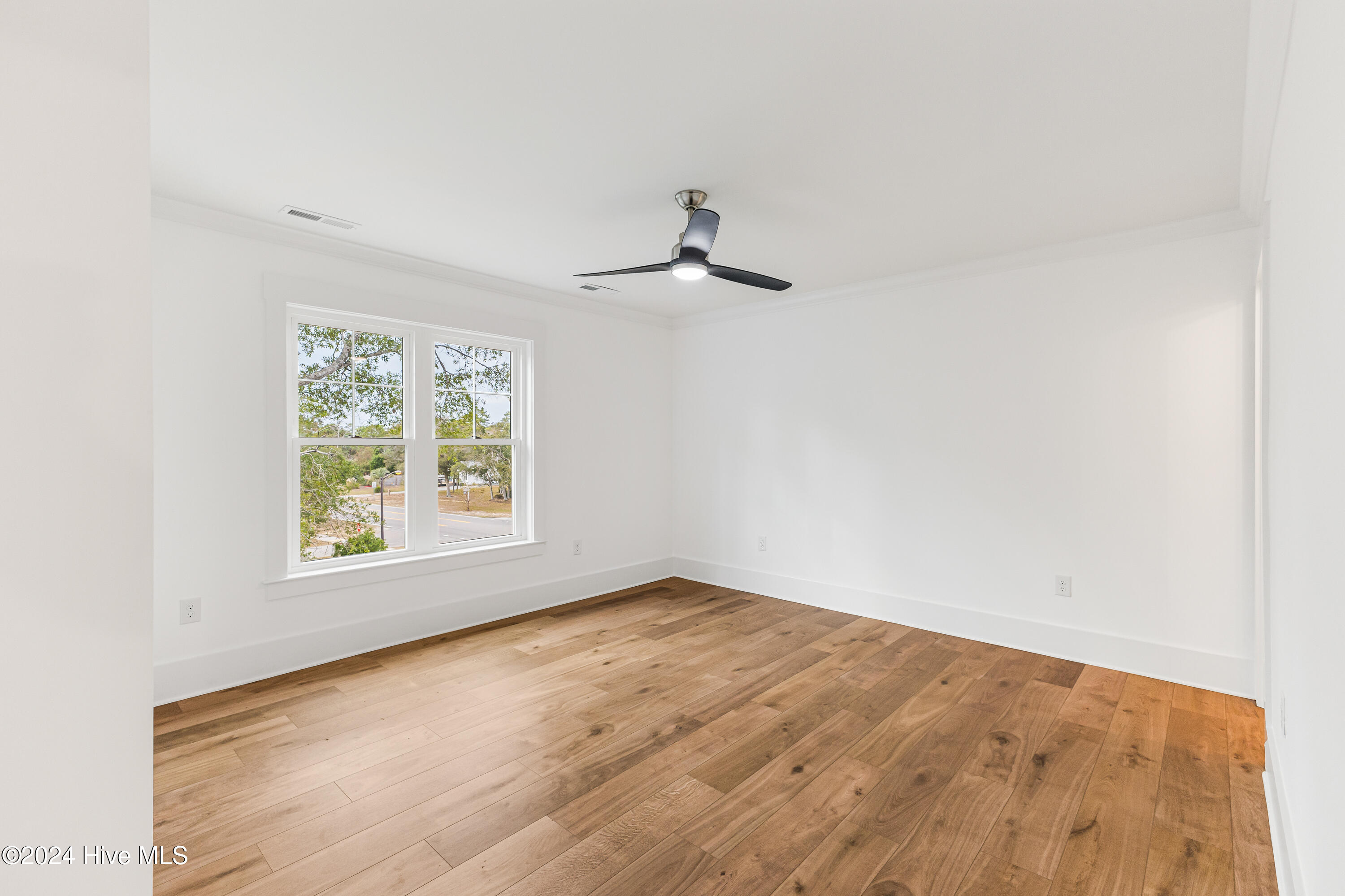 1605 E Oak Island Drive Property Photo 32