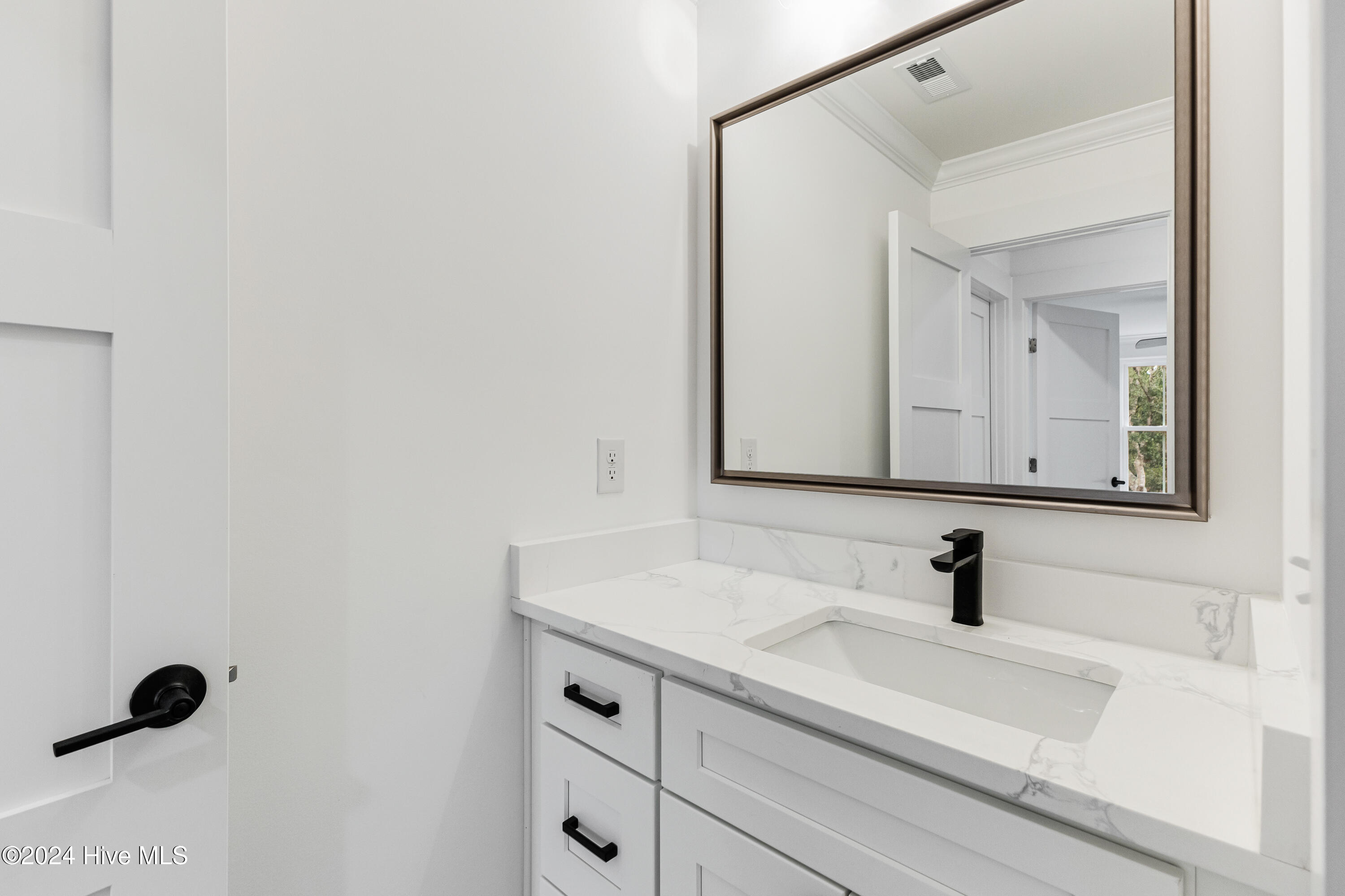 1605 E Oak Island Drive Property Photo 36