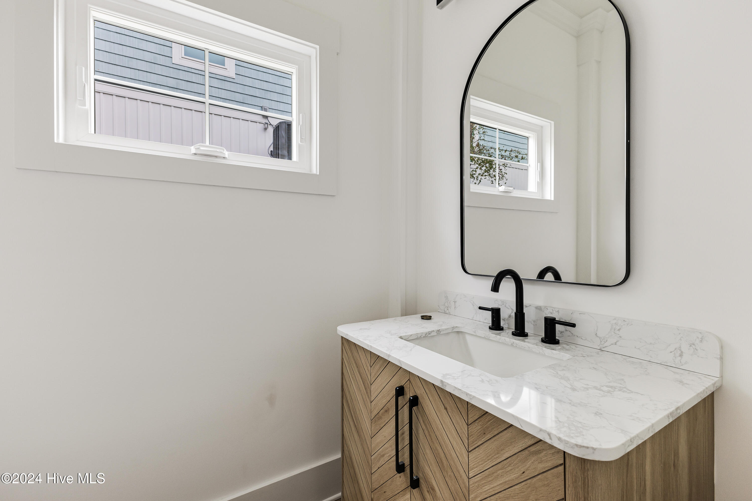 1605 E Oak Island Drive Property Photo 38