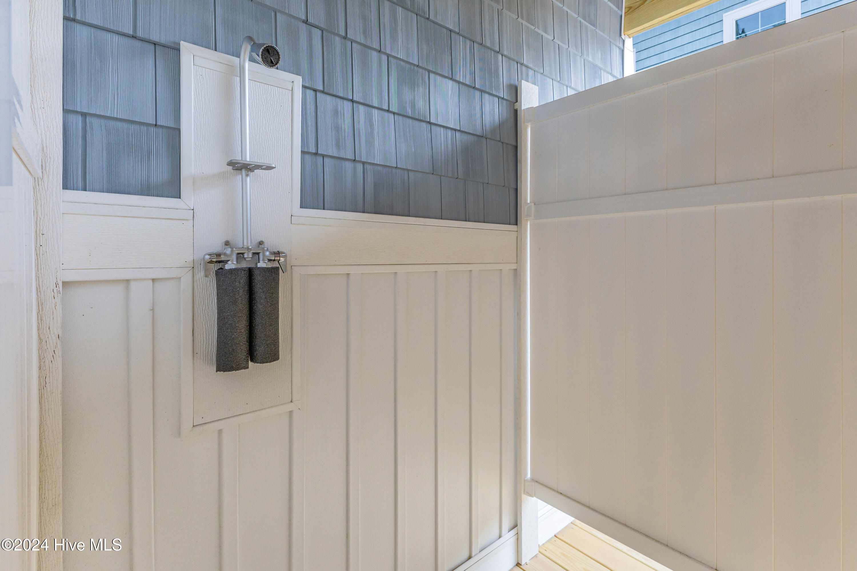 1605 E Oak Island Drive Property Photo 40
