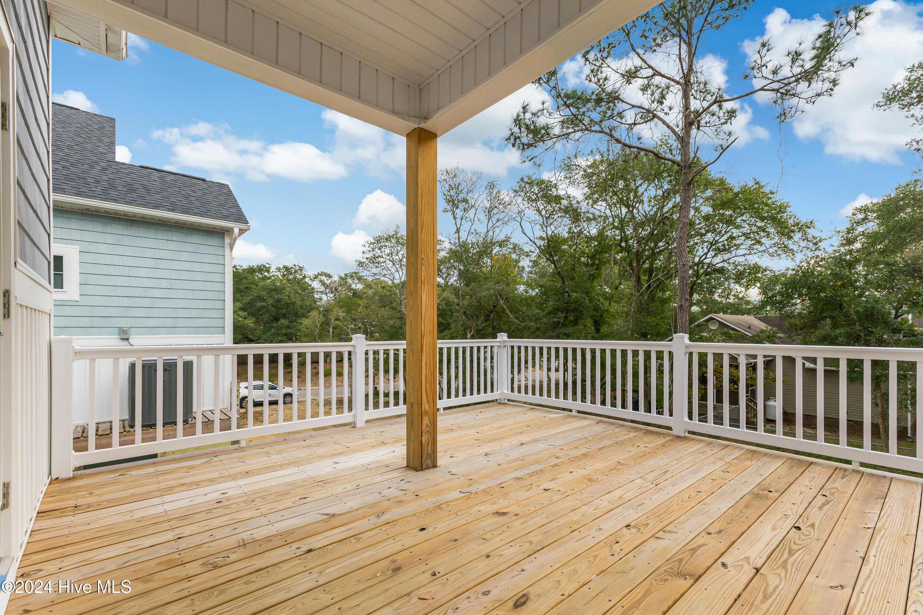1605 E Oak Island Drive Property Photo 41