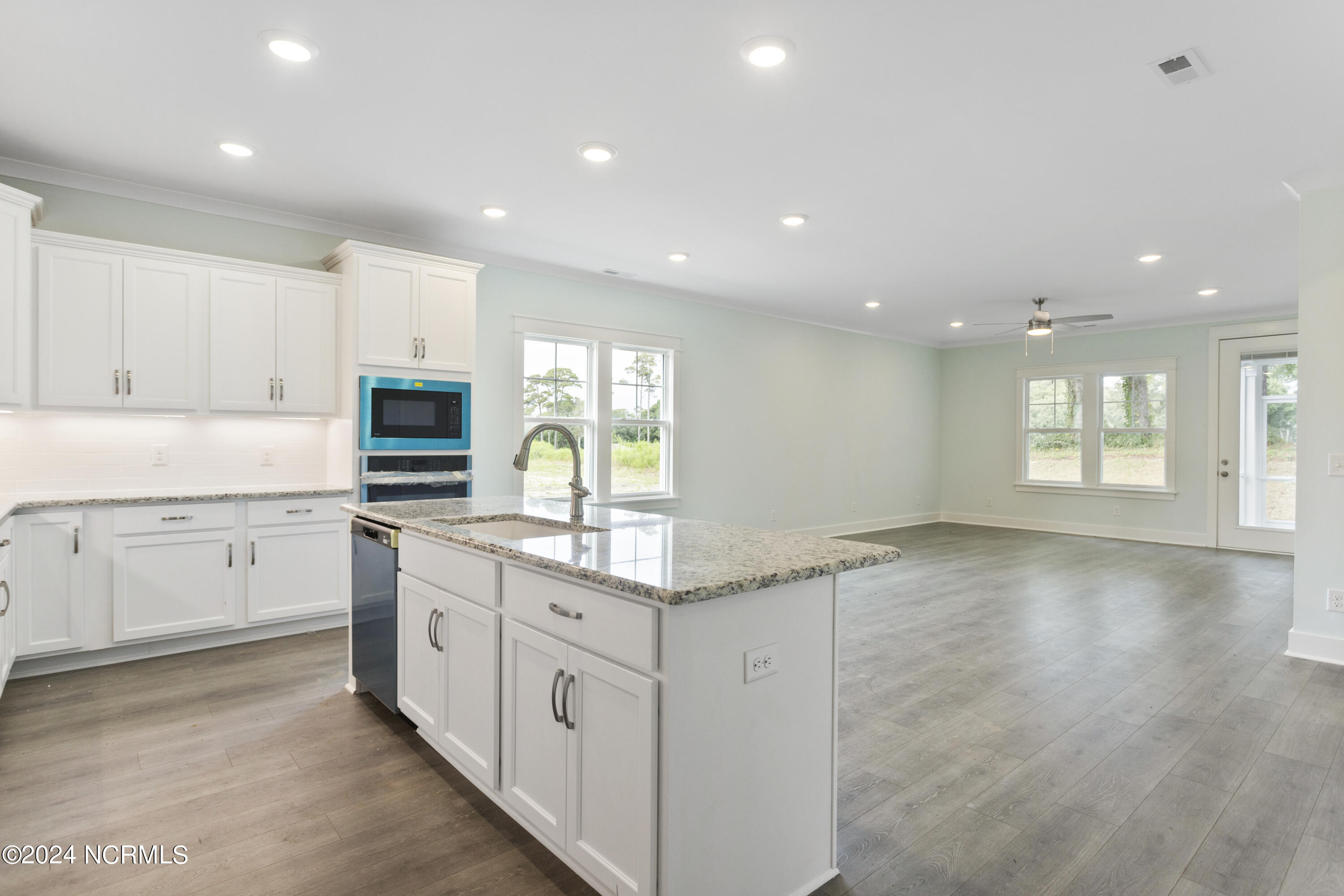 2058 Greenside Manor Drive Property Photo 7