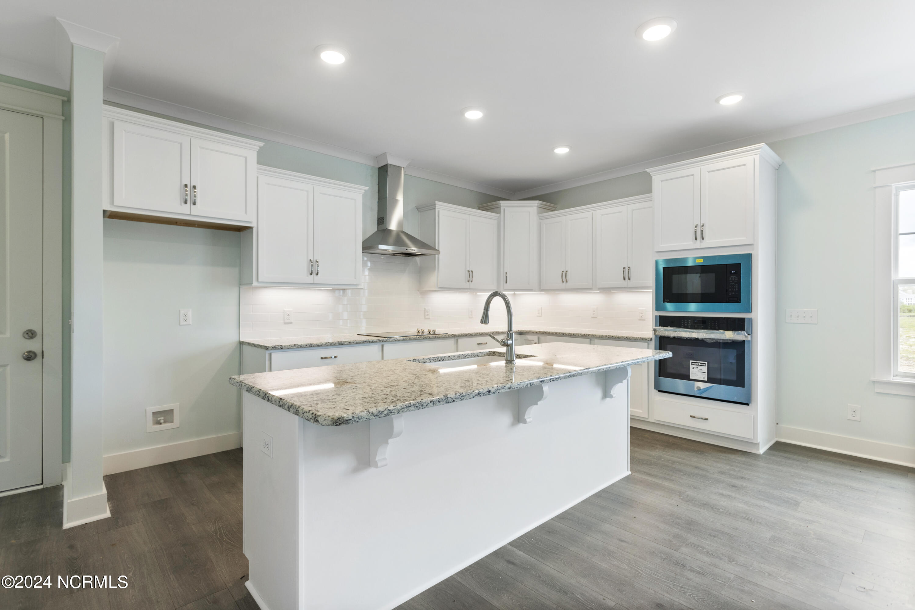 2058 Greenside Manor Drive Property Photo 8