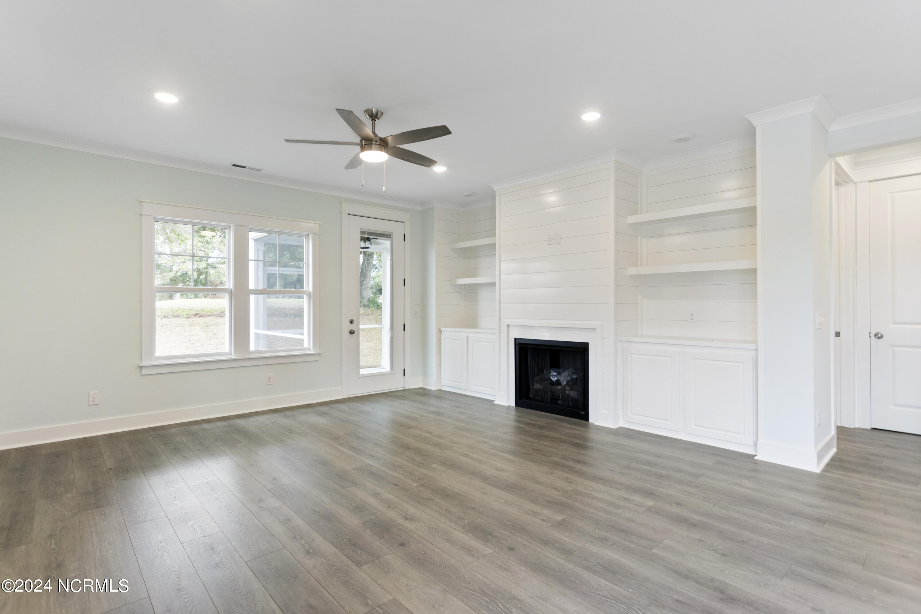 2058 Greenside Manor Drive Property Photo 12