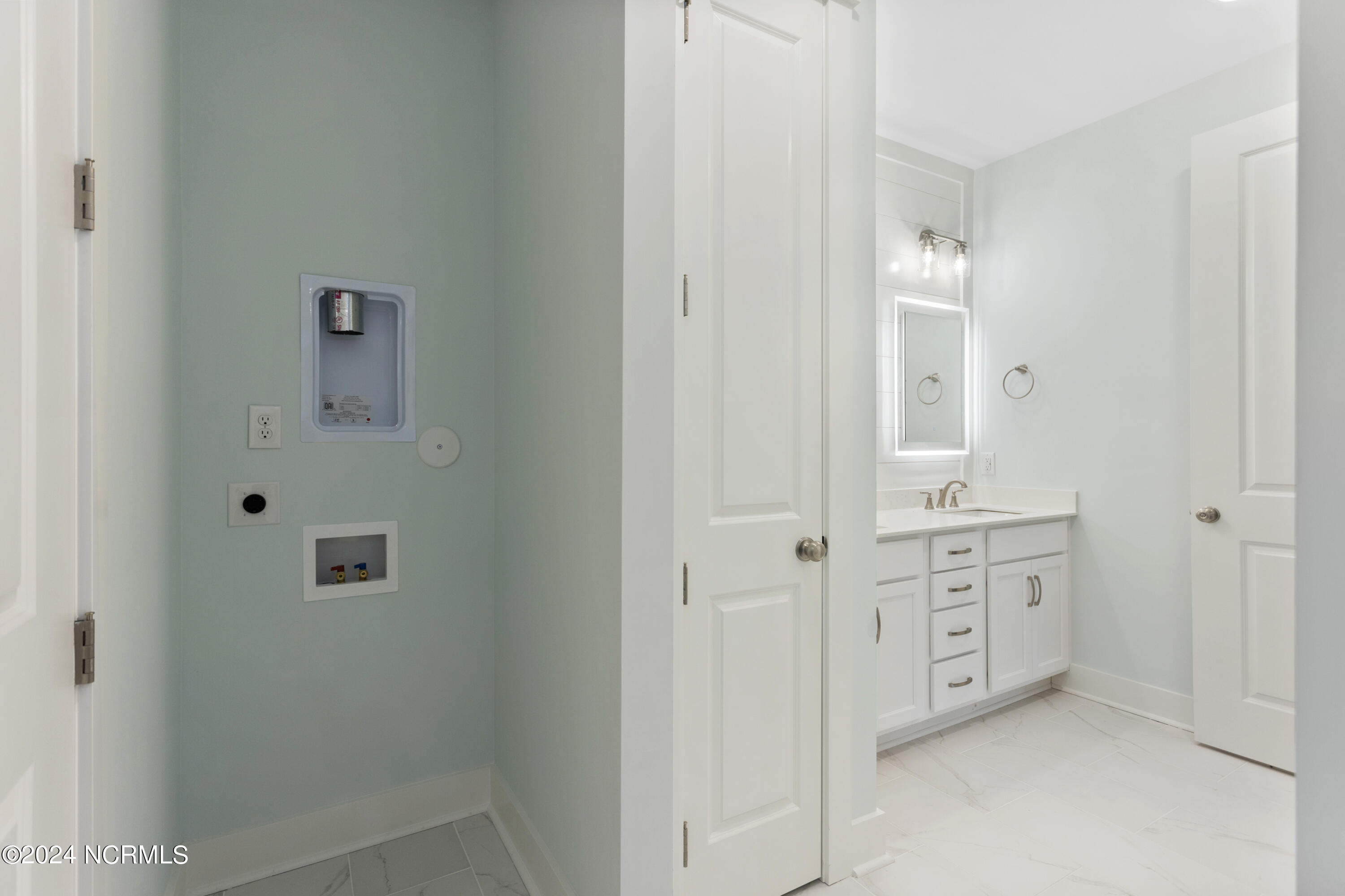 2058 Greenside Manor Drive Property Photo 21