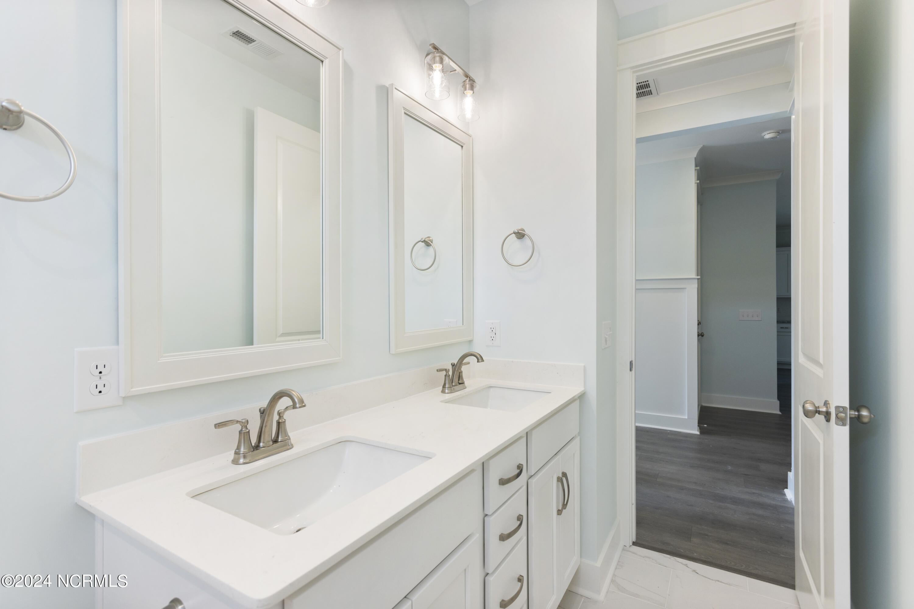 2058 Greenside Manor Drive Property Photo 29