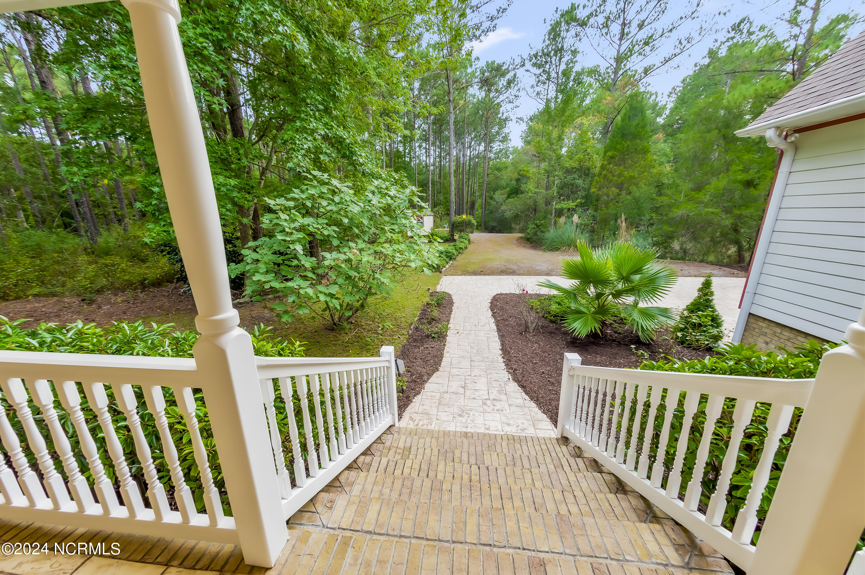 466 Bay Shores Road Property Photo 3