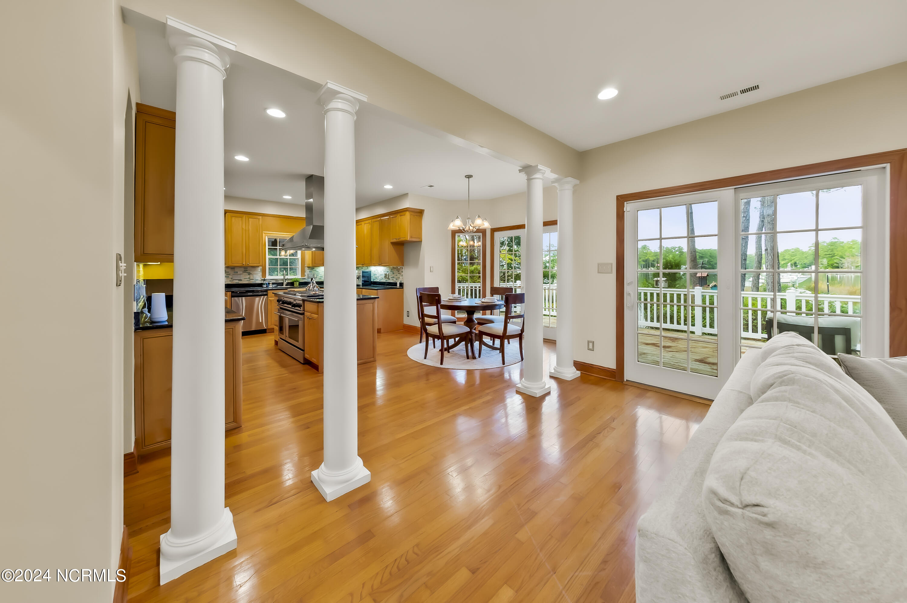 466 Bay Shores Road Property Photo 10