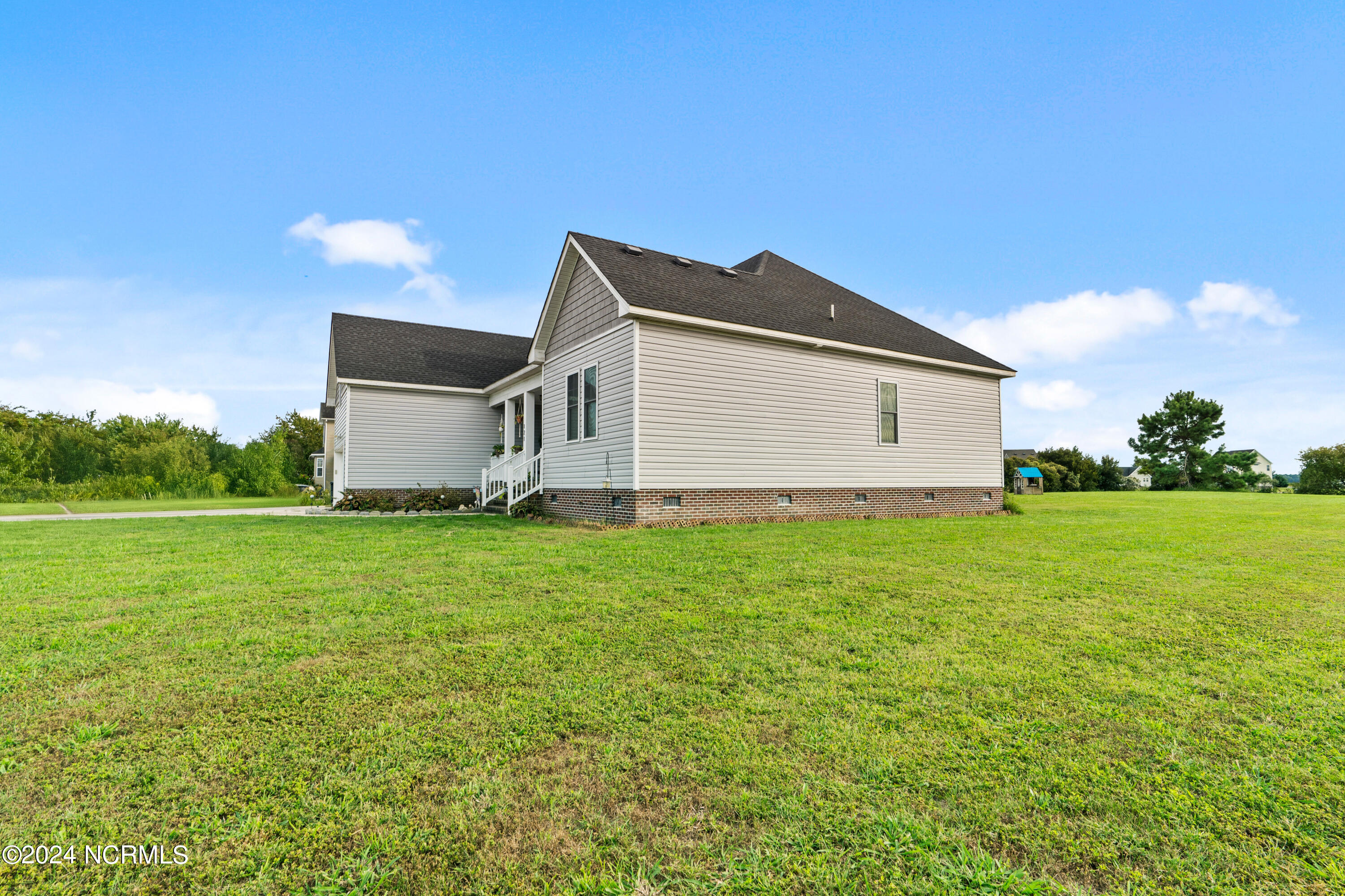 121 Lady Frances Way Property Photo 3
