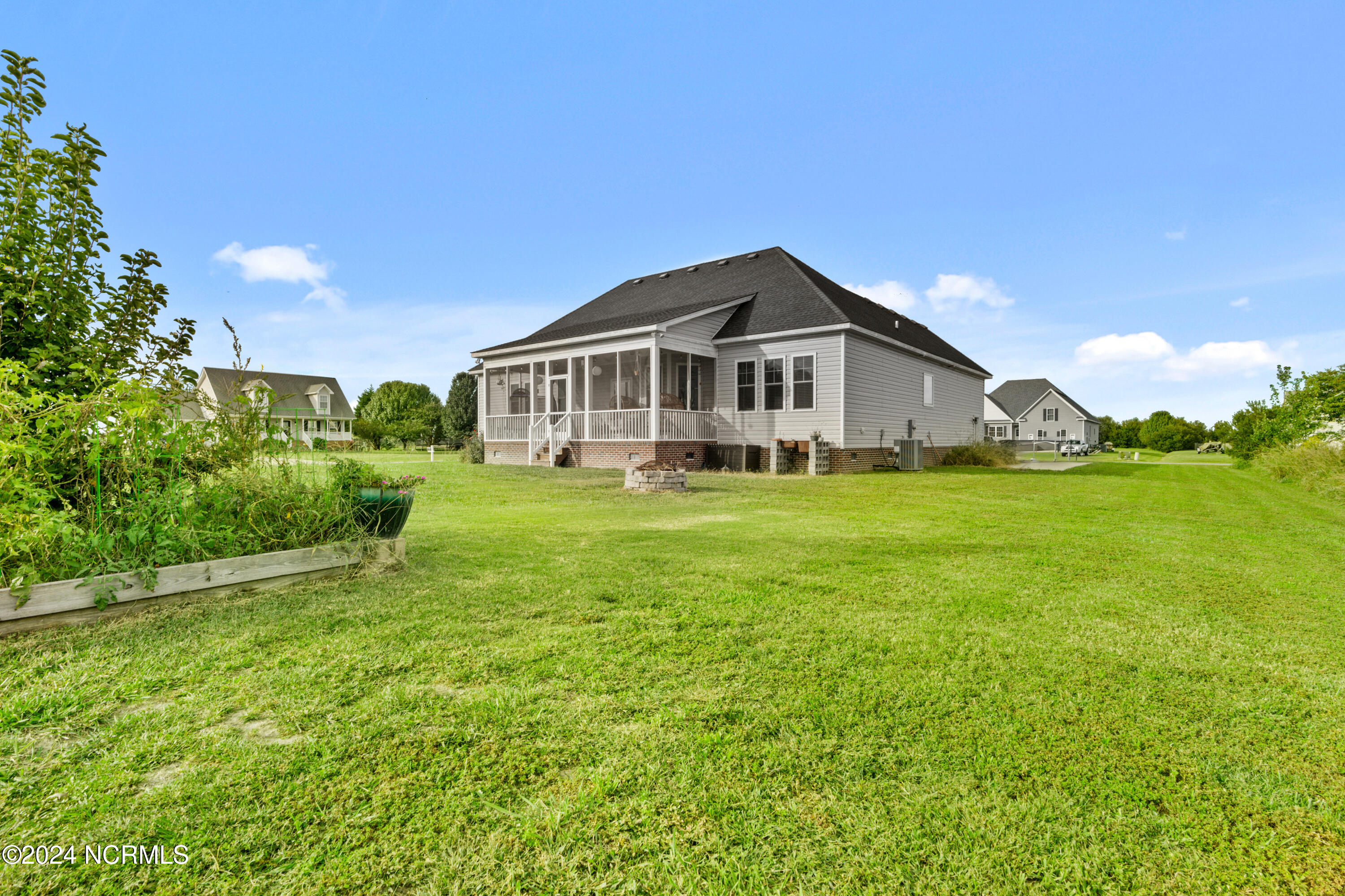 121 Lady Frances Way Property Photo 9