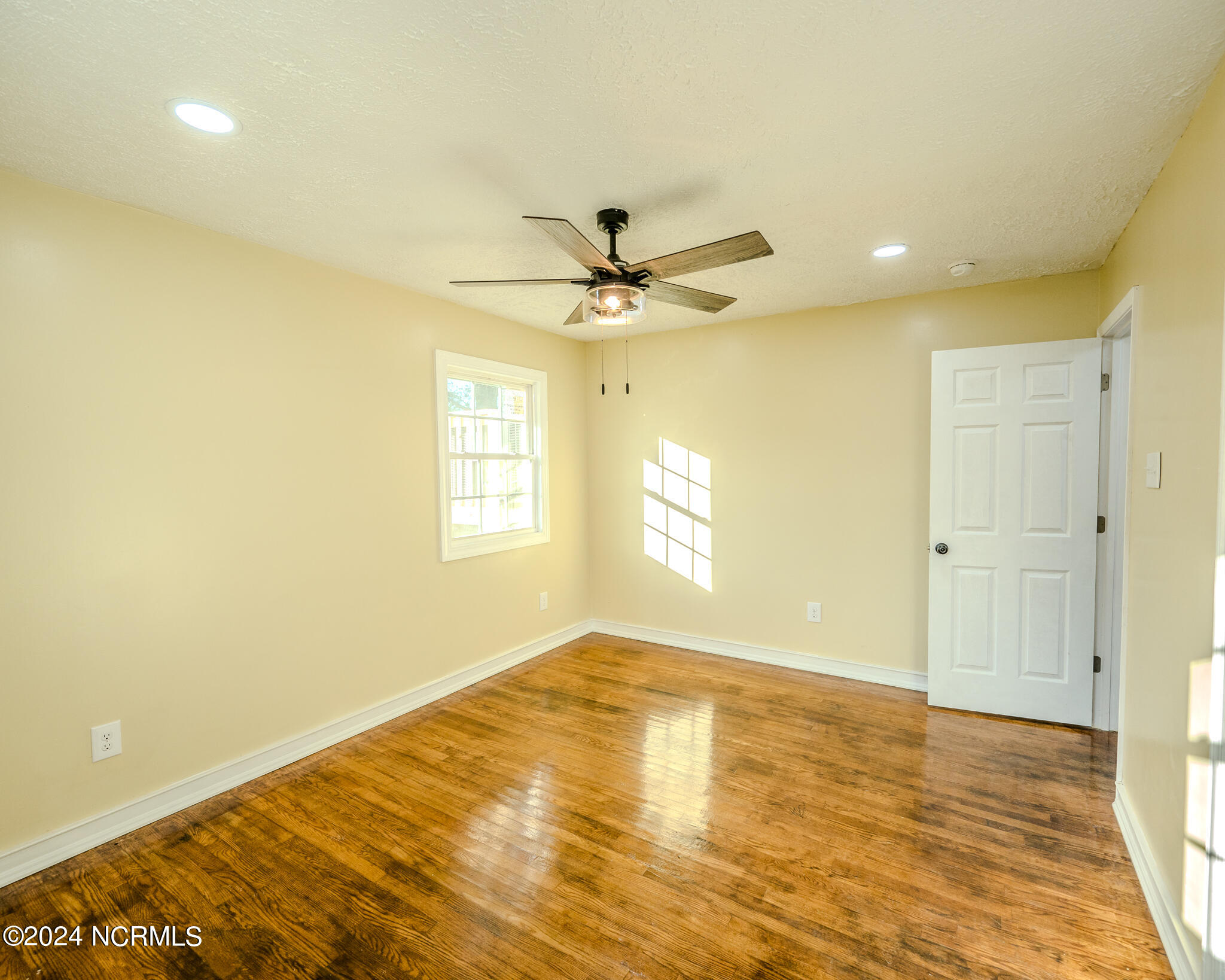 18 Clifford Road Property Photo 38