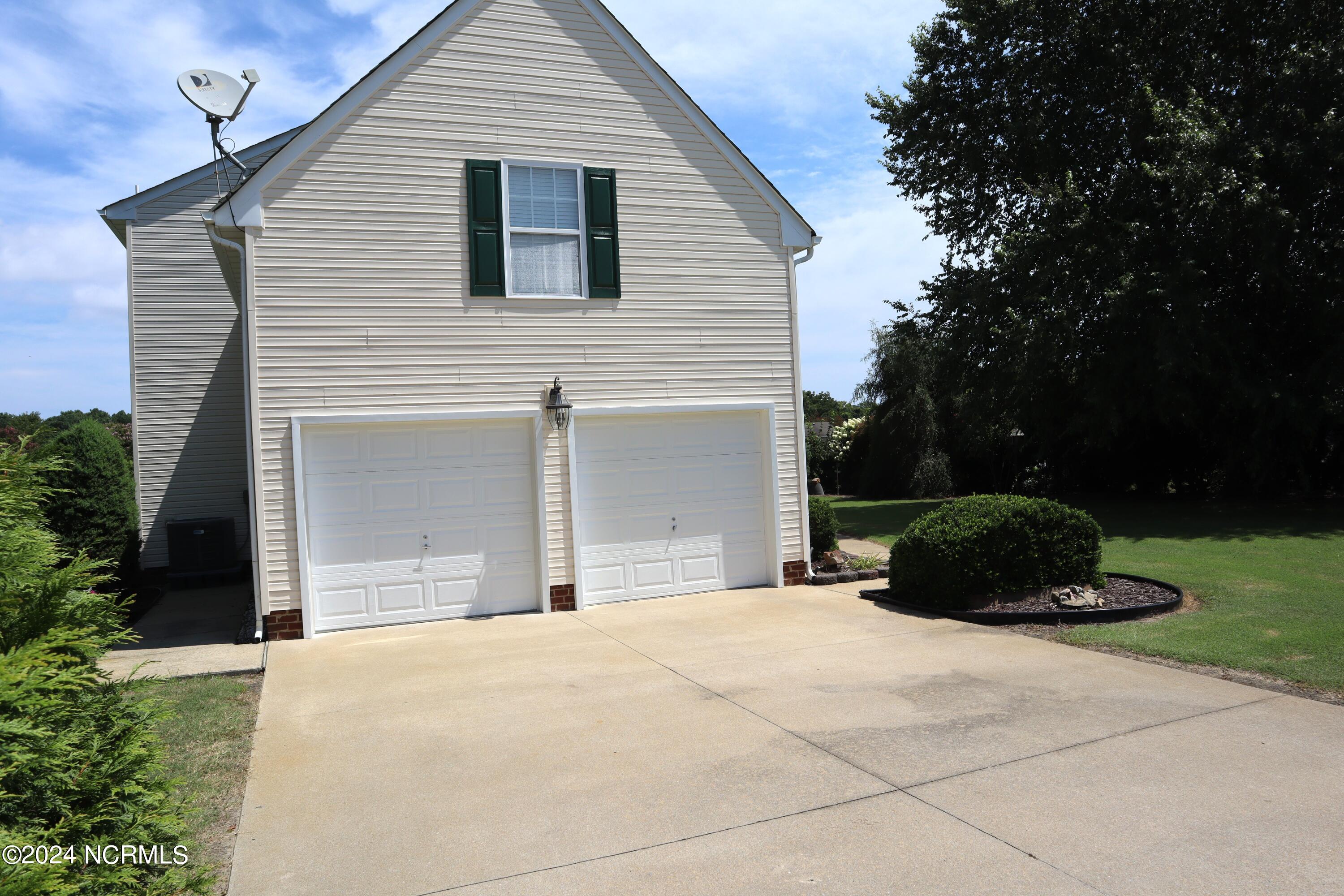 106 Barefoot Lane Property Photo 3