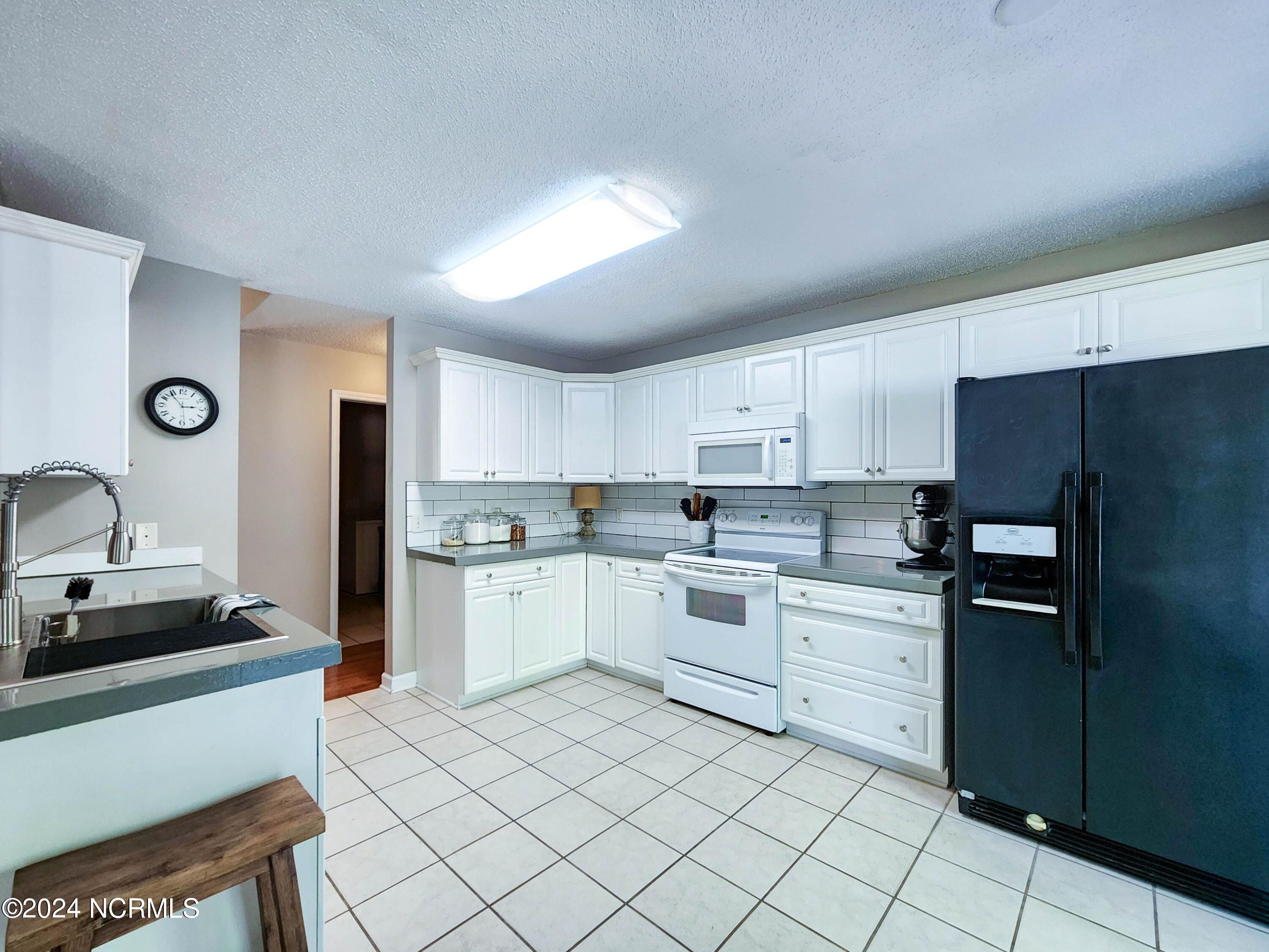 230 Sandhills Circle Property Photo 7