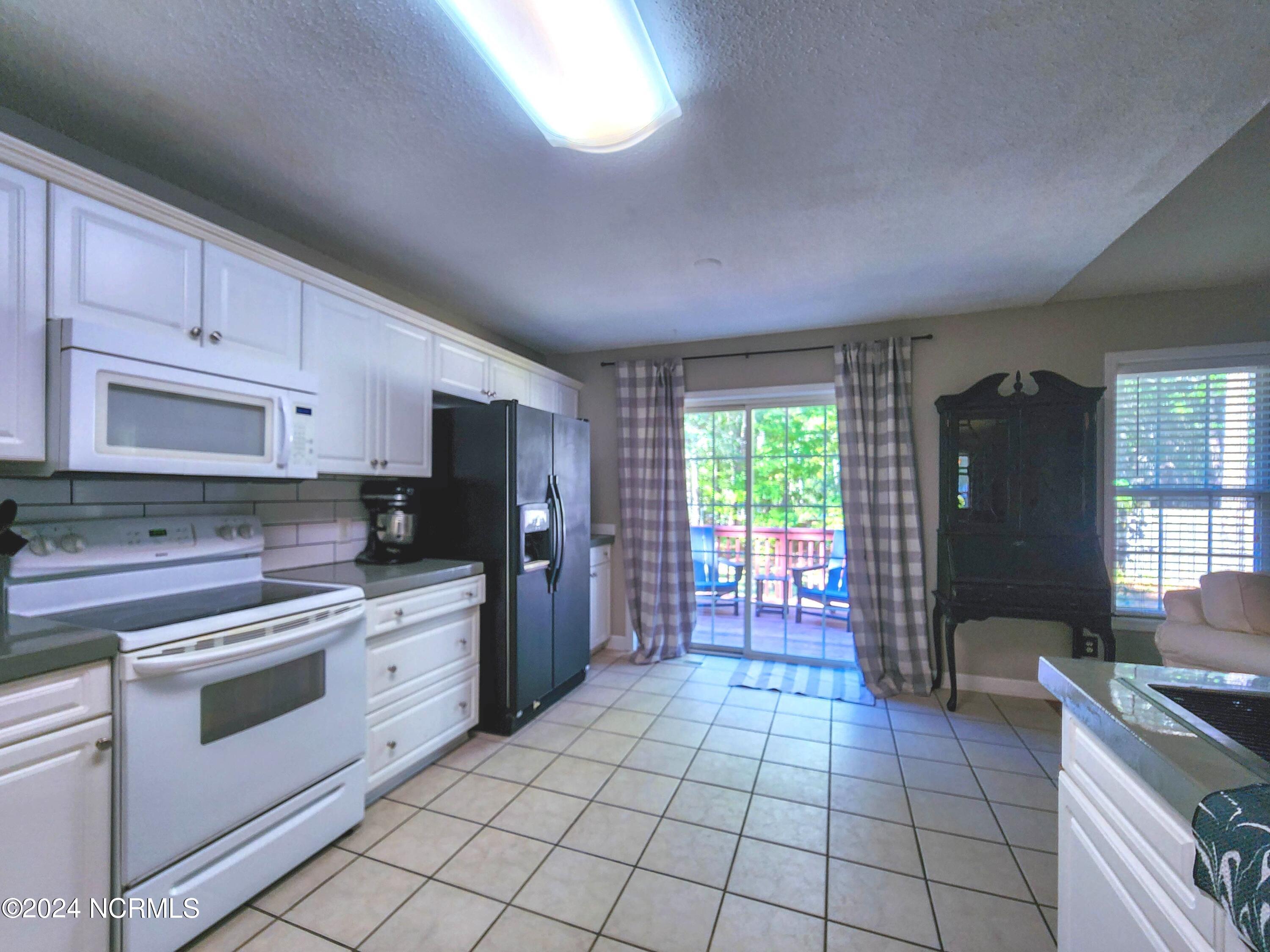230 Sandhills Circle Property Photo 9