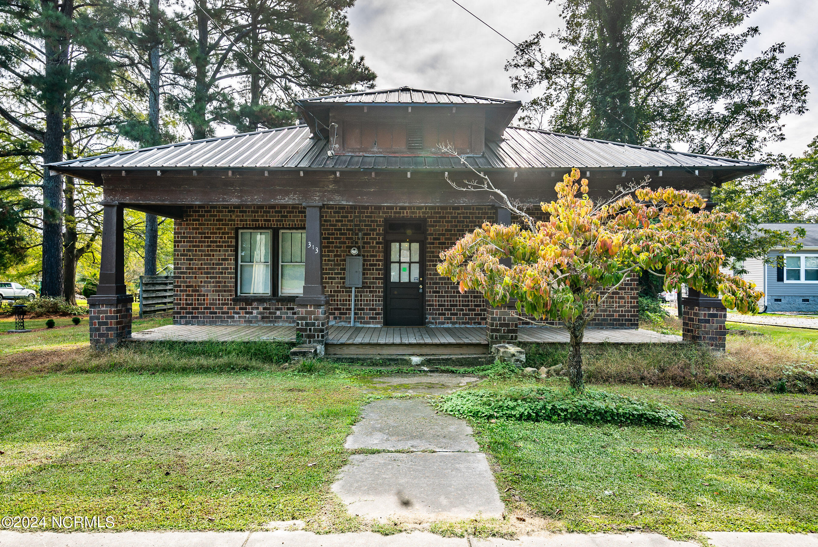 313 W Main Street Property Photo