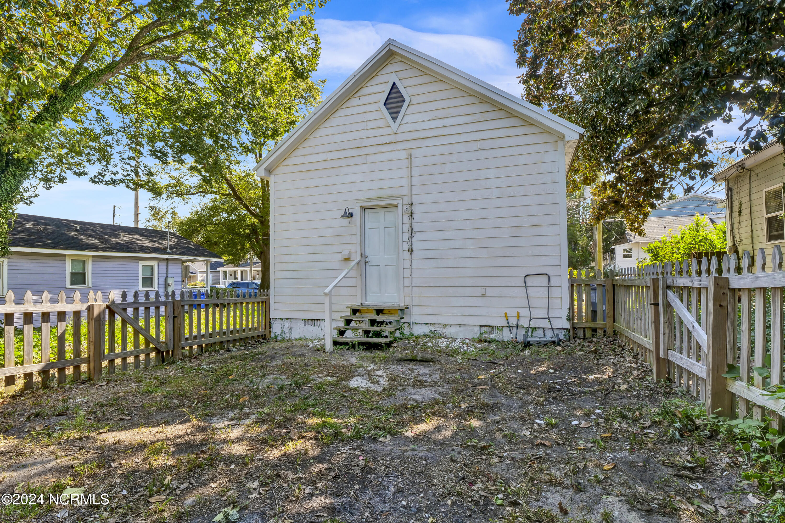 911 Dock Street Property Photo 24