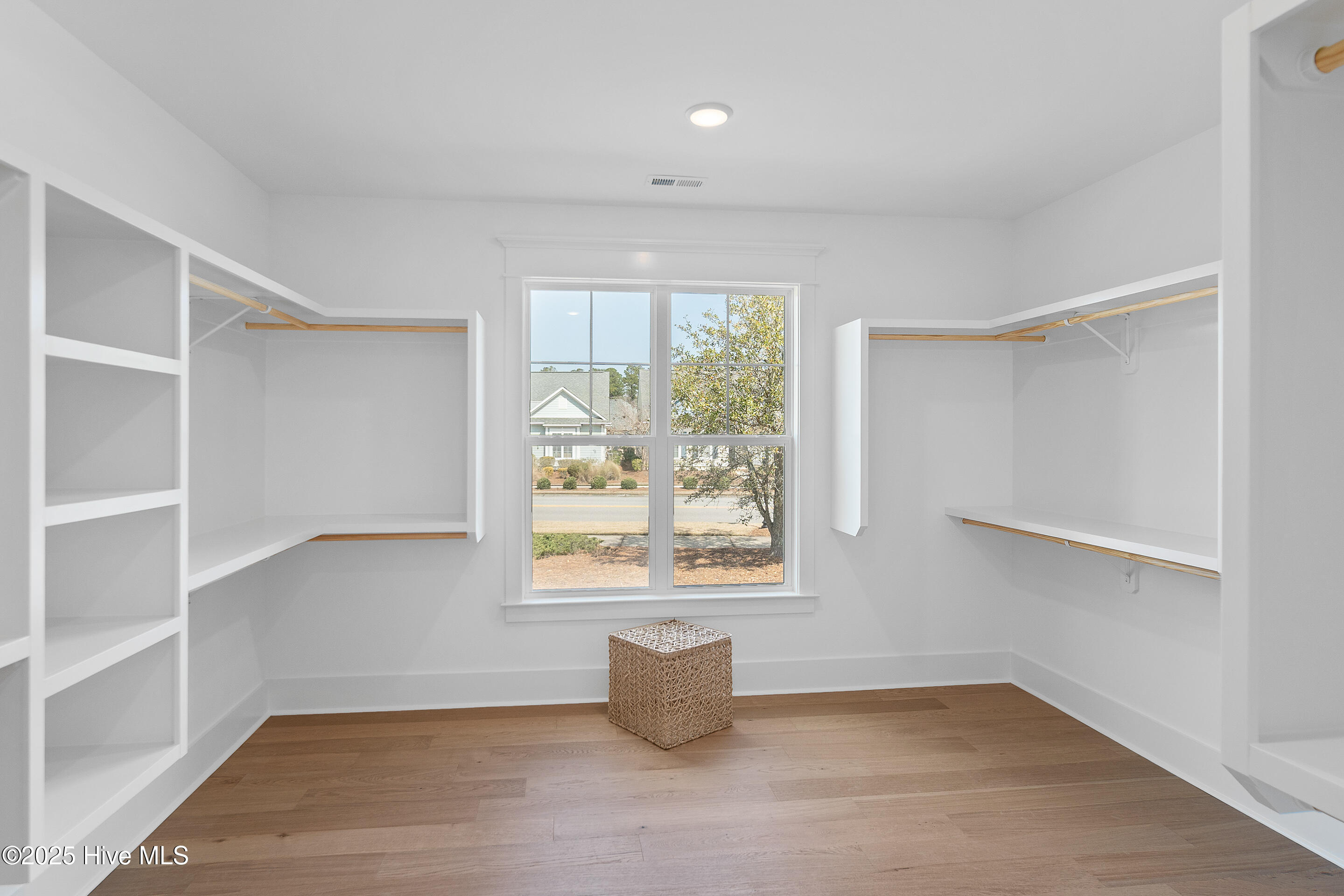 851 Meadowsweet Lane Property Photo 33