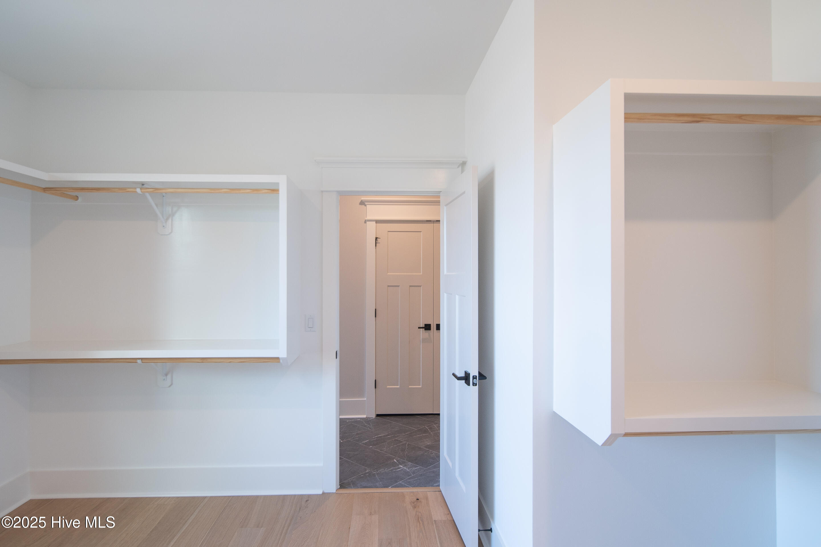 851 Meadowsweet Lane Property Photo 34