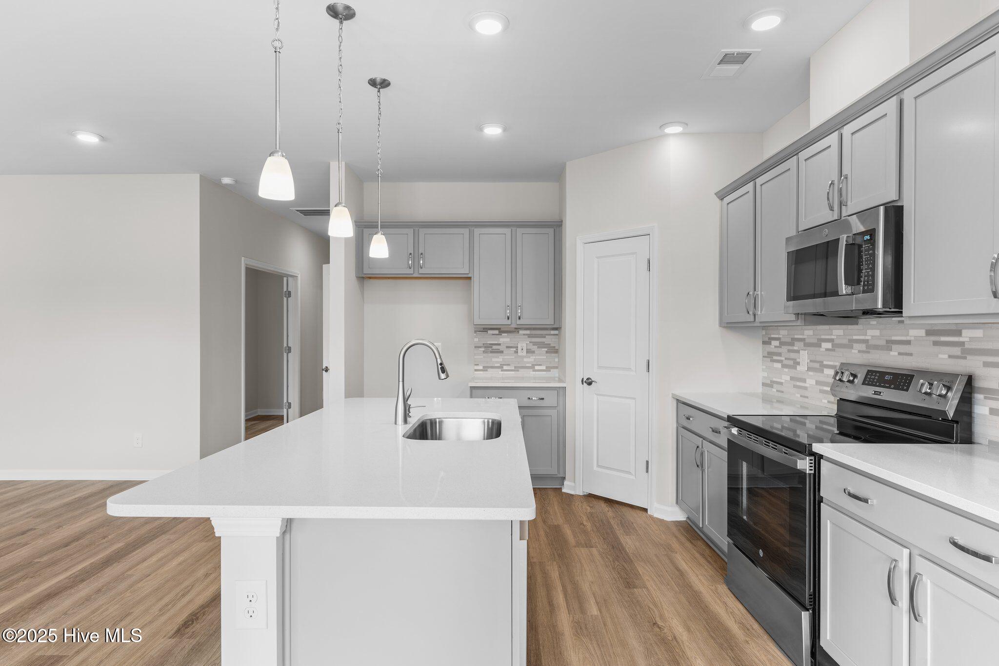 619 Ashvale Lane Property Photo 4