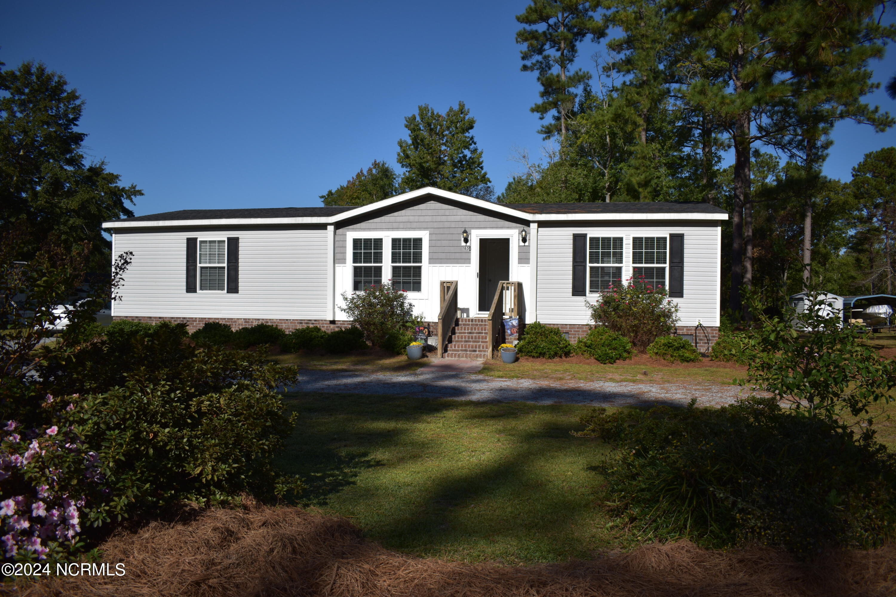1850 Kennels Beach Road Property Photo 1